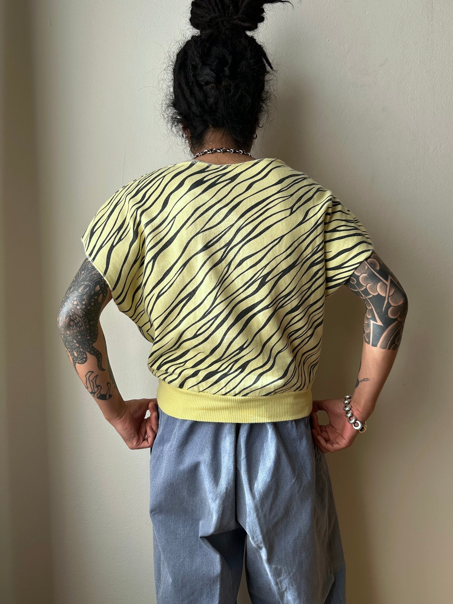 80s Swearshirt スウェットシャツ Sweat shirt 80年代 虎柄 虎 Tiger Toto Praha Vintage clothing shop Antique shop 古着屋 プラハ Showroom appointment Prague ユーロ古着 ヨーロッパ古着 古着卸 ヴィンテージ