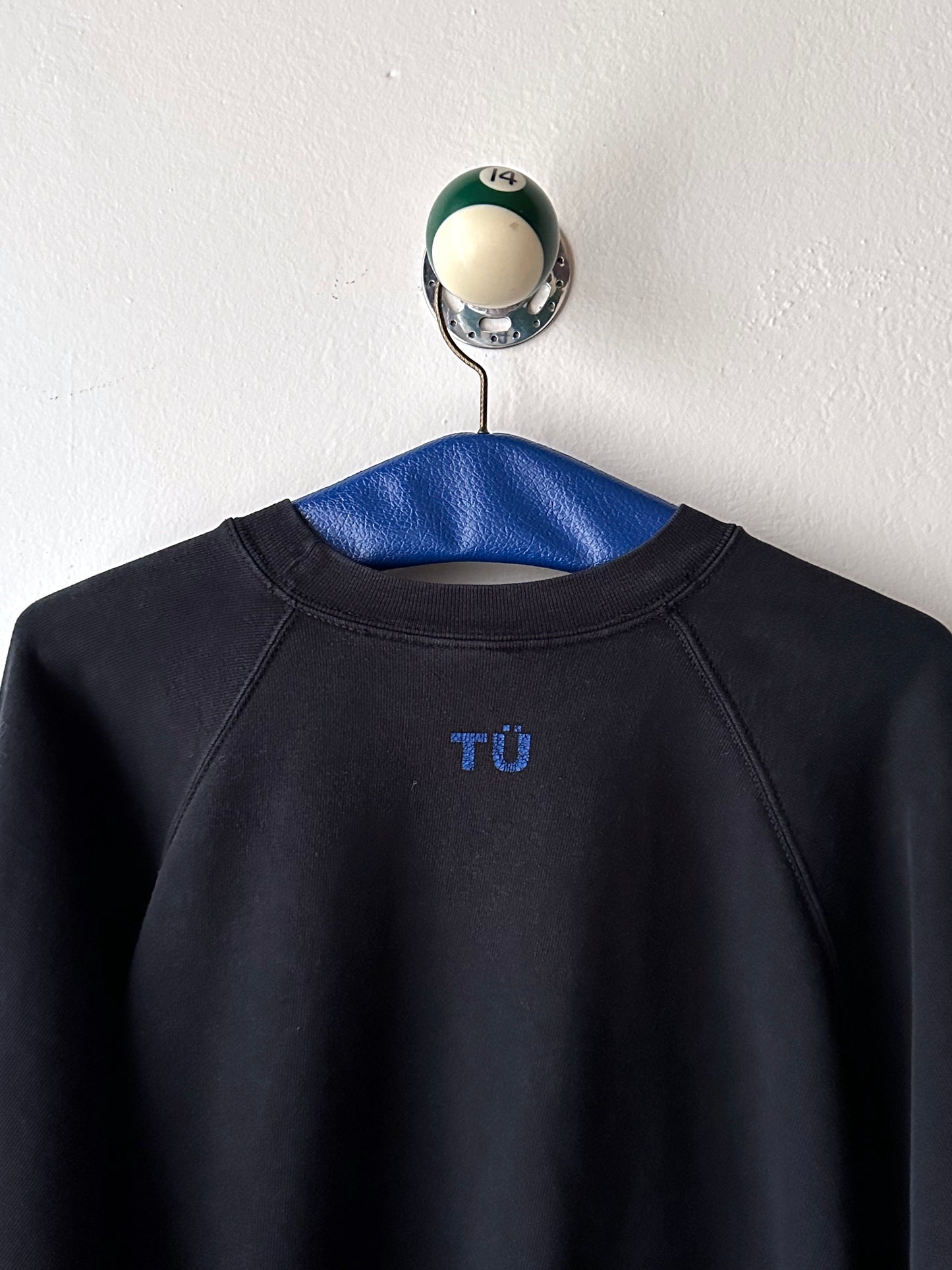Black Sweatshirt 黒 スウェット ラグラン ドイツ Vintage ヴィンテージ Toto Praha Antique shop Vintage clothing store Prague 古着屋 アンティークショップ ユーロ古着 ヨーロッパ古着 古着卸