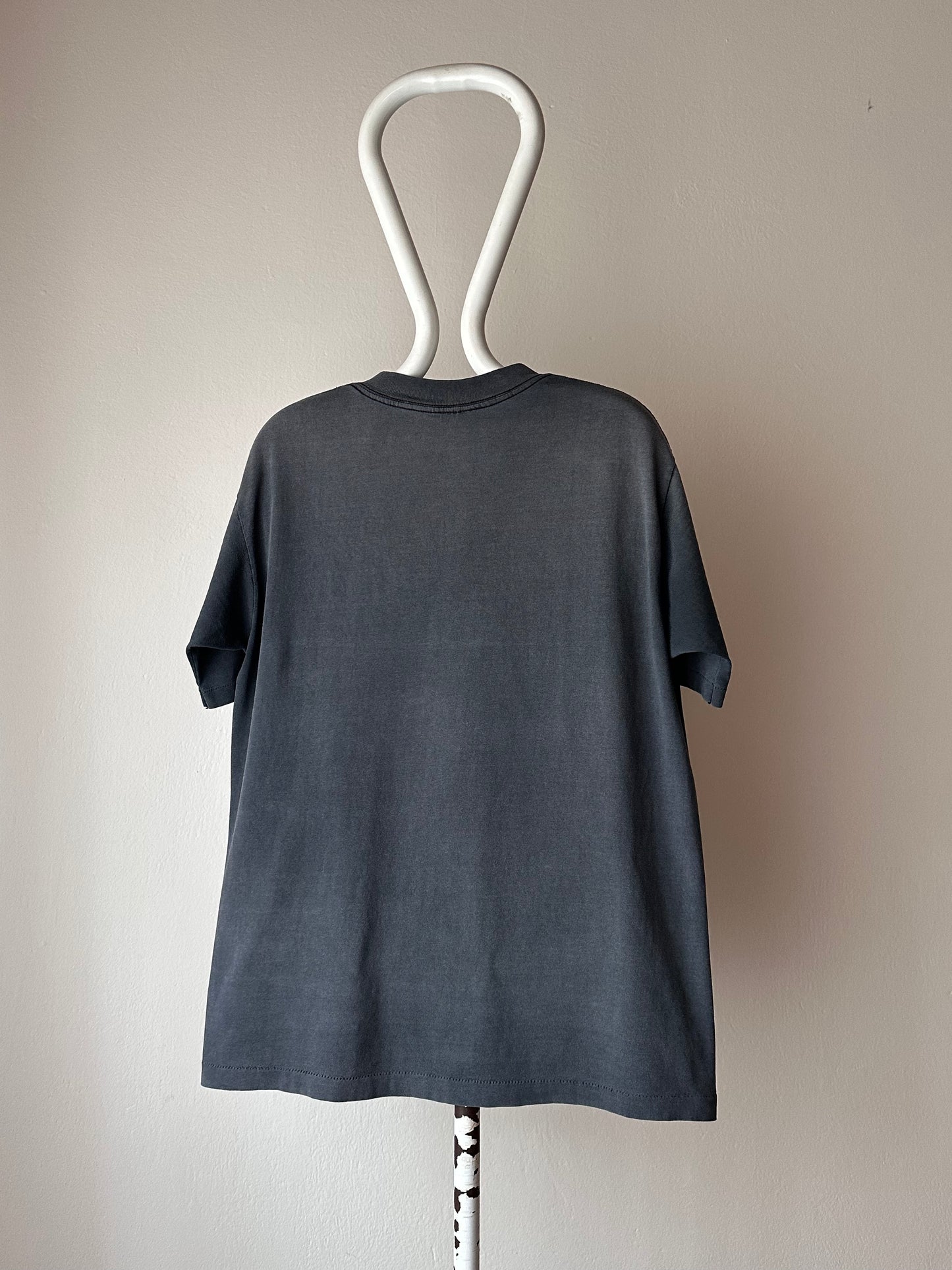 1989 M.C.Escher drawing hands 80's 90's エッシャー Tシャツ vintage プラハ 古着屋 Praha Prague Vintage store 90年代 80年代