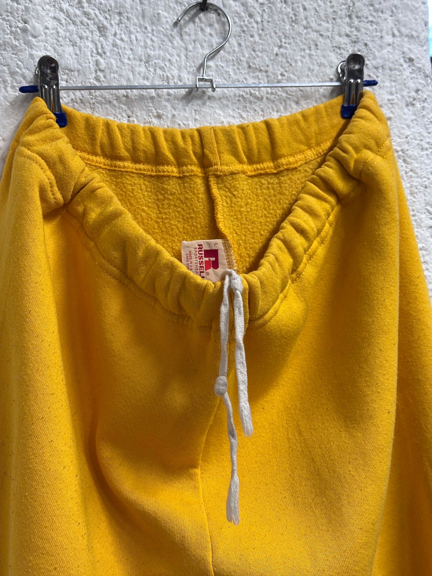 90's RUSSELL 1990's ラッセル Sweat pant Sweat trousers 90年代 スウェットパンツ Vintage ヴィンテージ Toto Praha Antique shop Vintage clothing store Prague プラハ 古着屋 アンティークショップ 古着 yellow 黄色 Made in USA アメリカ古着 古着卸 ユーロ古着 ヨーロッパ古着