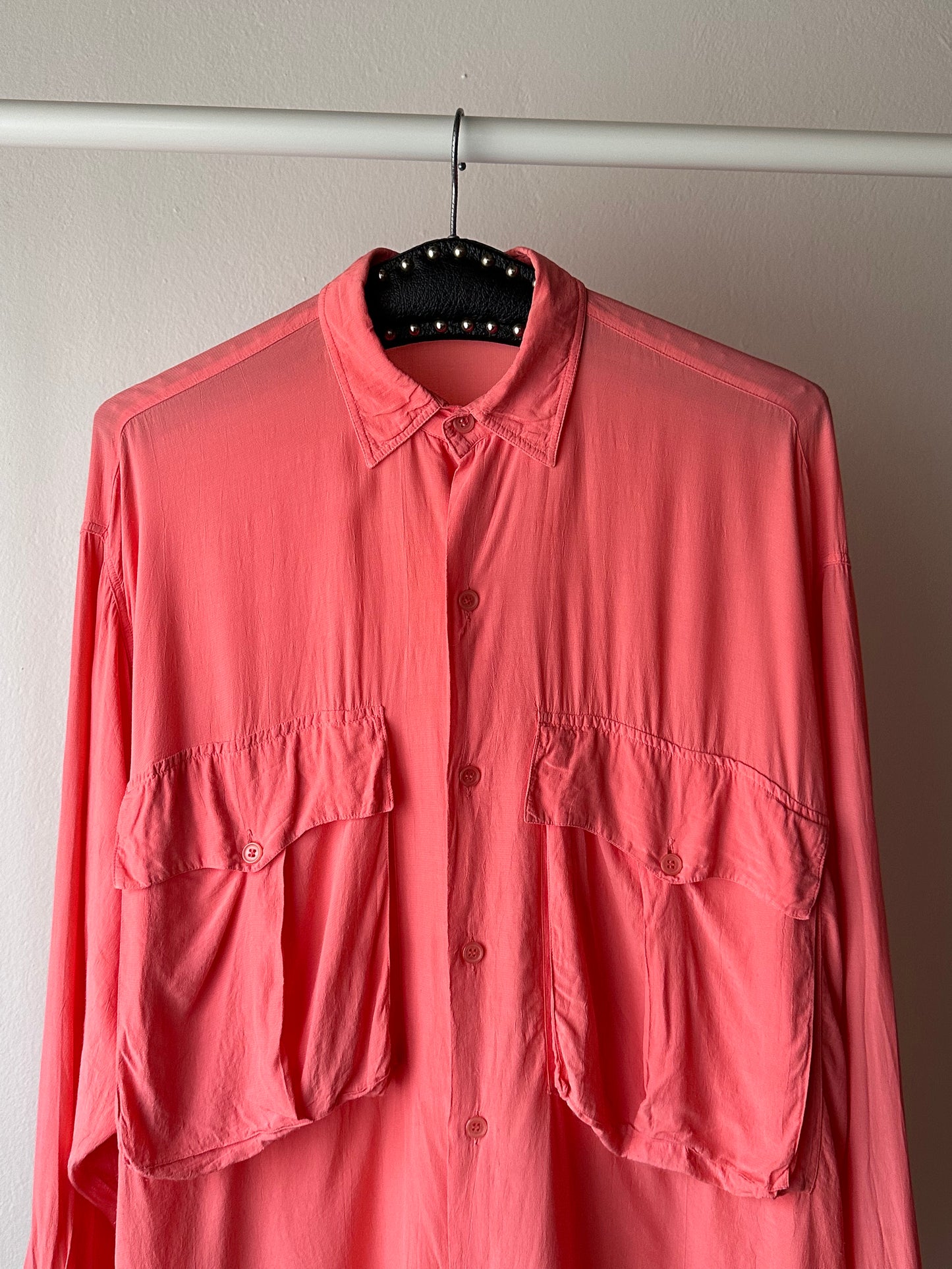 80's Benetton 80年代 ベネトン Pink shirt Viscose Rayon Vintage Praha Prague Vintage store プラハ 古着屋 ユーロ古着 ヨーロッパ古着