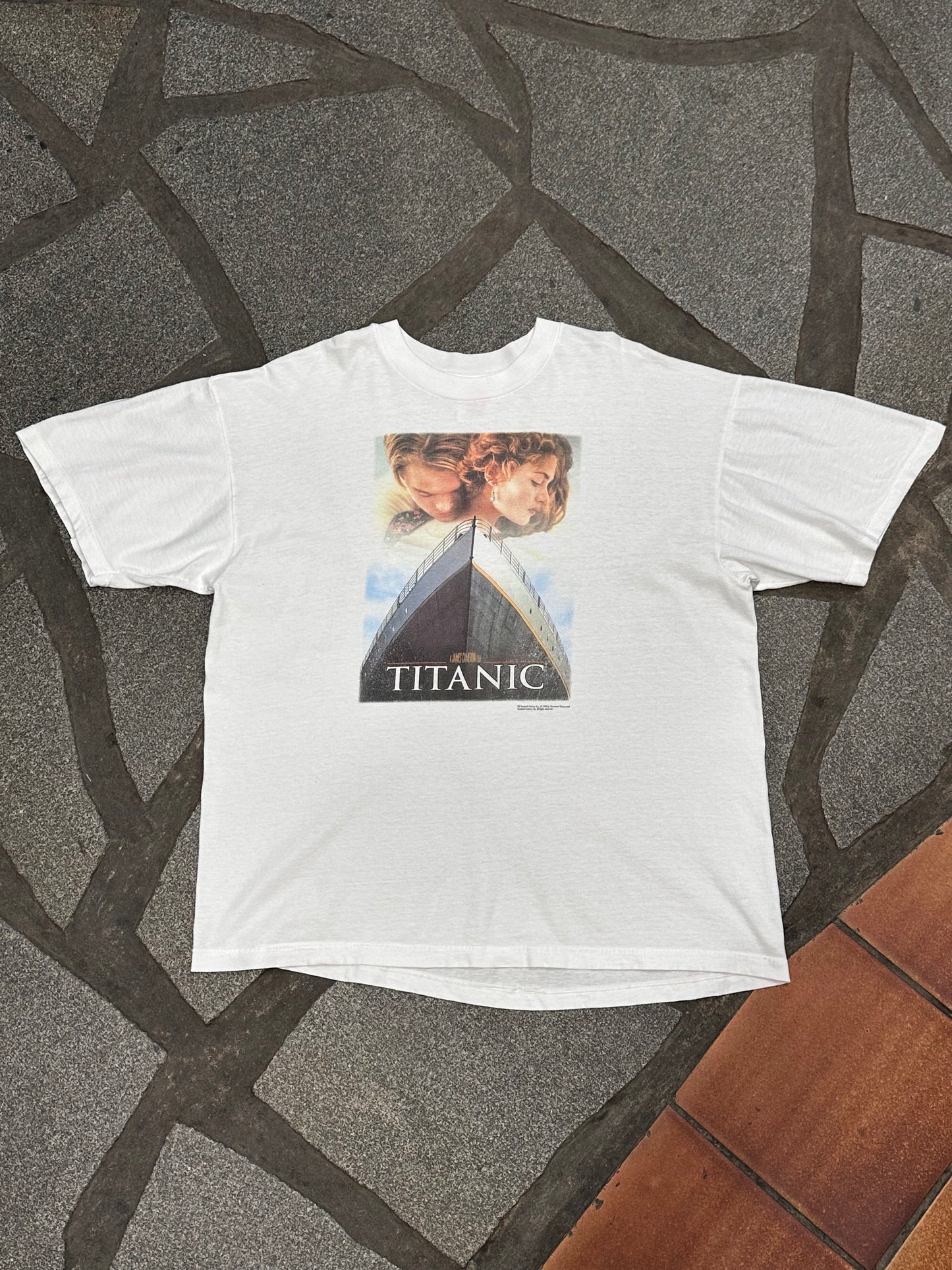 1998 TITANIC 90's 90年代 Movie T-shirt Vintage Tee Tシャツ 映画 ムービー シングルステッチ Toto Praha Vintage clothing store Antique shop Prague 古着屋 アンティークショップ プラハ ユーロ古着 ヨーロッパ古着 古着卸