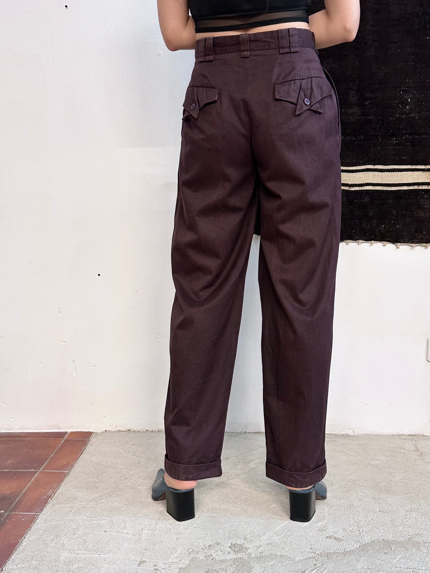 unknown good trouser in red beans