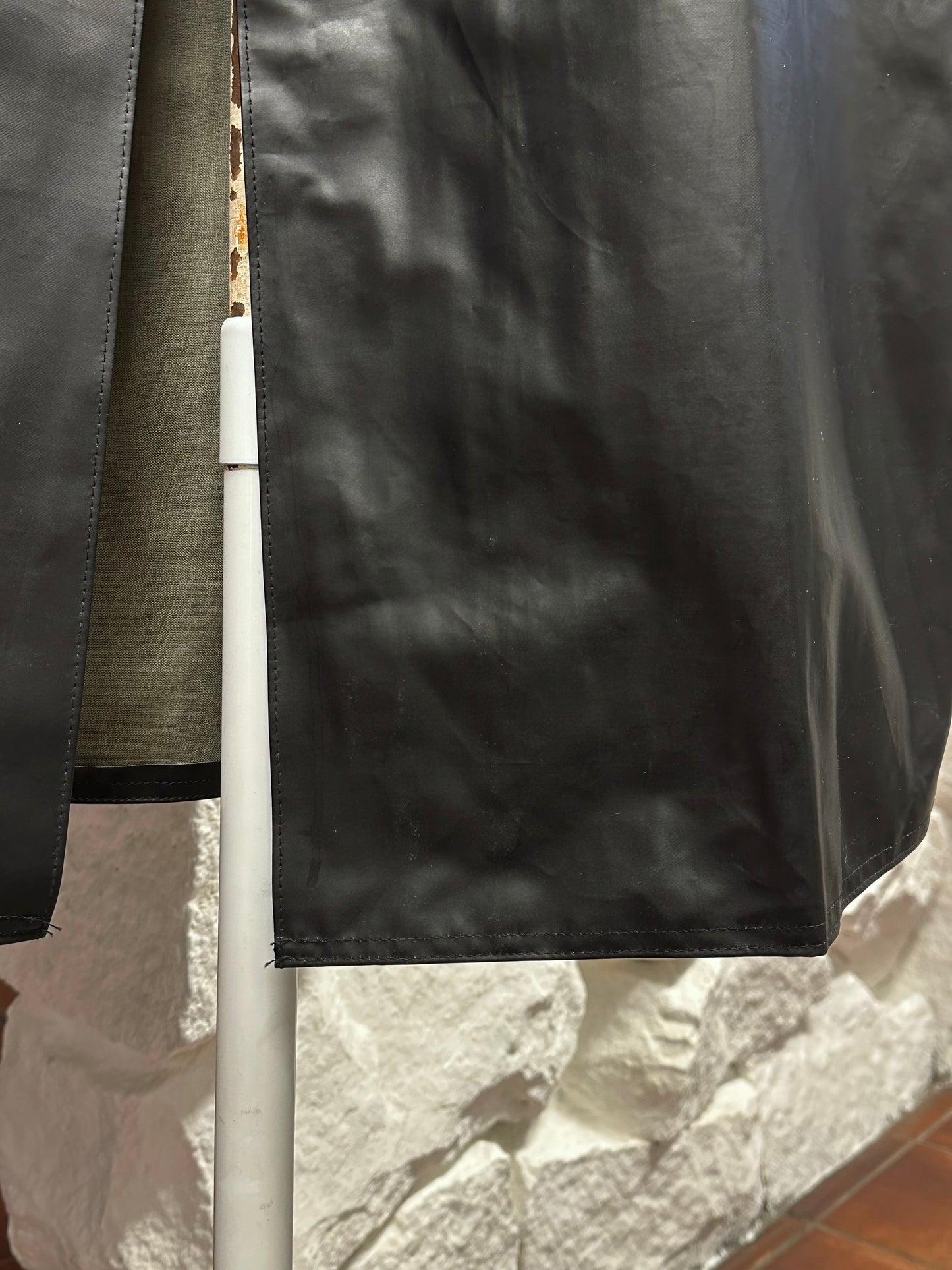 60's Swedish Army Black Rubber Raincoat 60年代 スウェーデン軍 黒 レインコート ラバー Toto Praha Vintage clothing store Prague プラハ 古着屋 古着 ミリタリー military ユーロミリタリー ヨーロッパミリタリー ユーロ古着 古着卸 ヨーロッパ古着 コート 雨