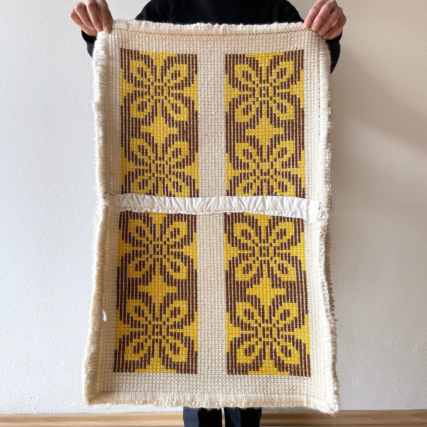 70s Český rug / Honeymustard