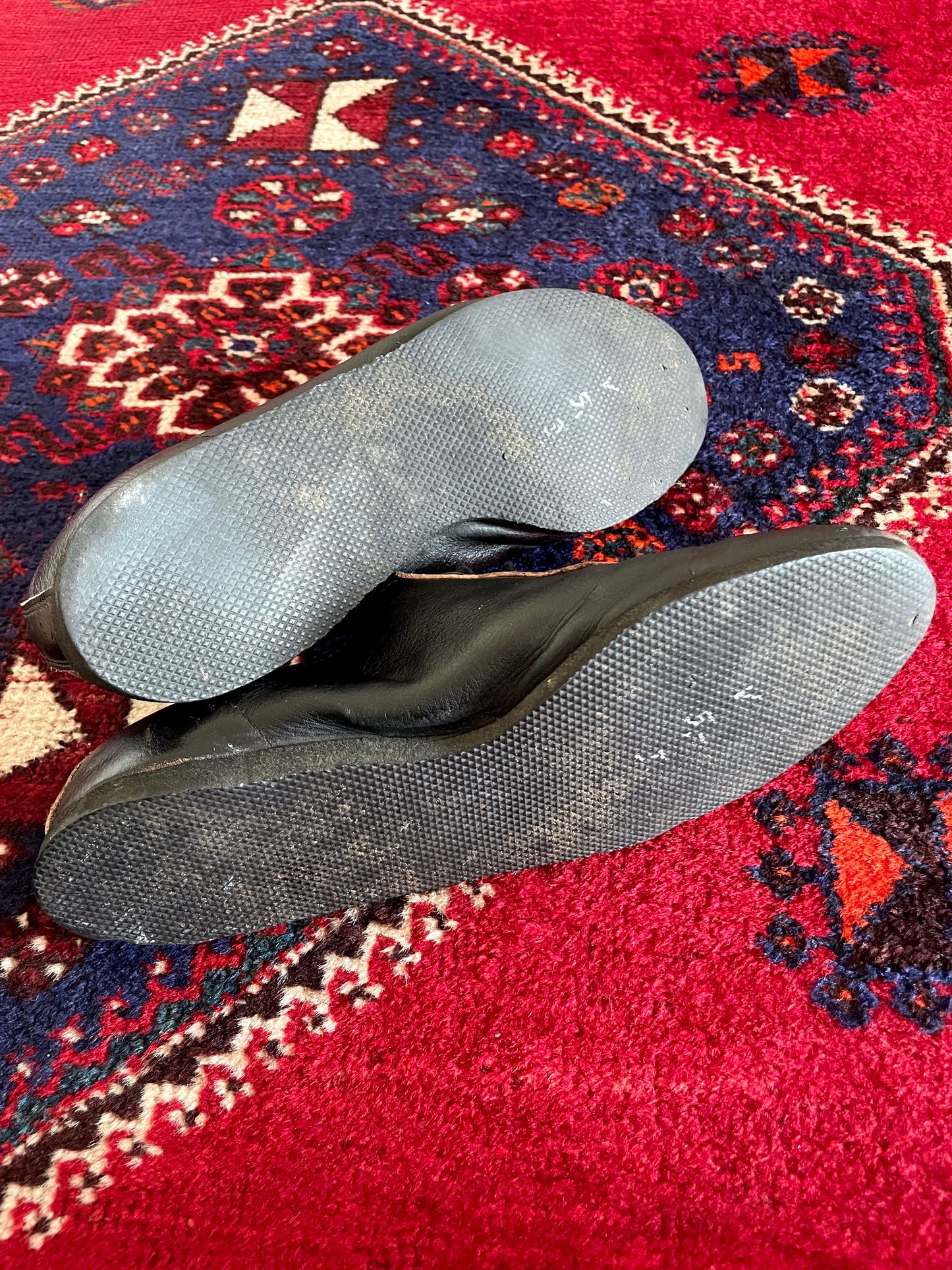 unknown vintage black leather sneaker