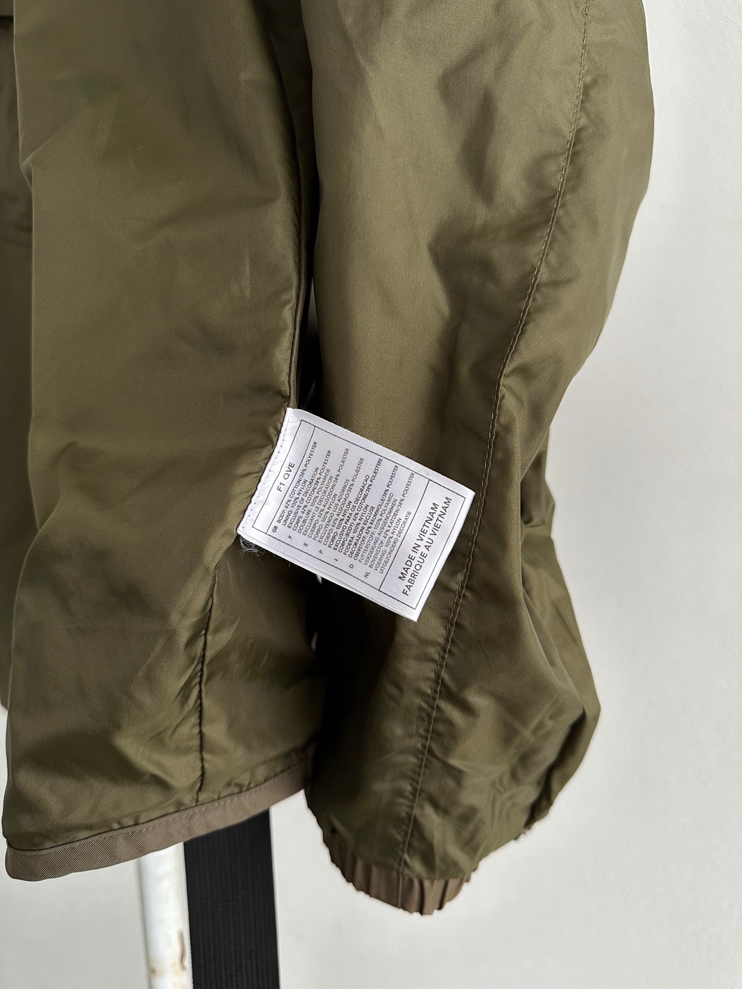 Nike AW' 01/02 CD player running nylon pullover