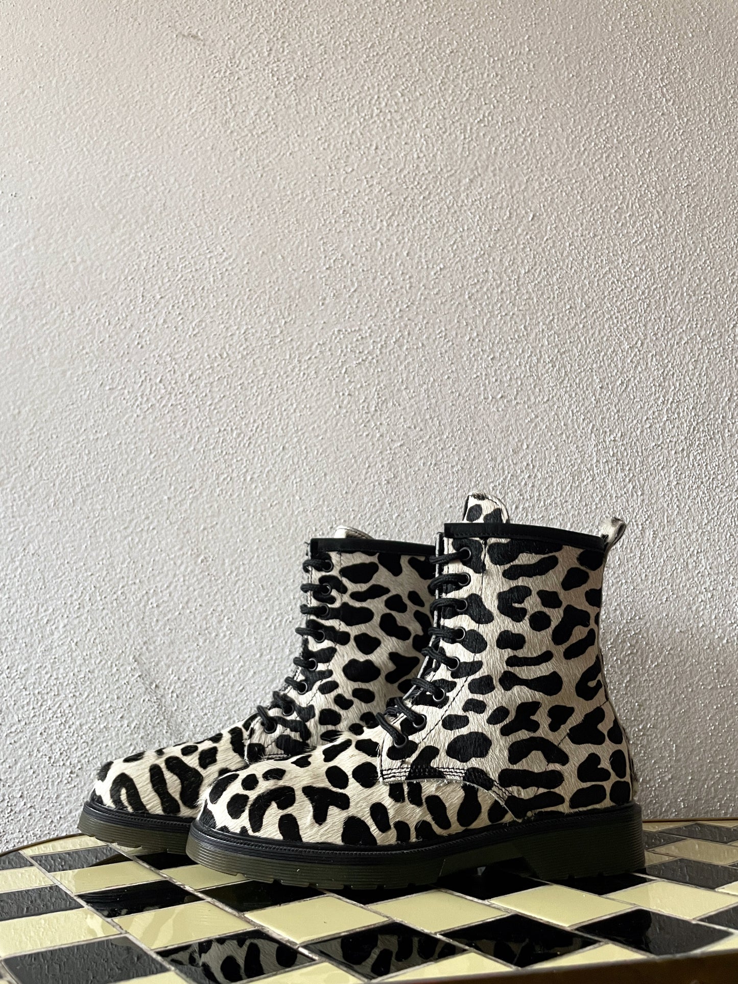 8 hole harako boots made in Italy