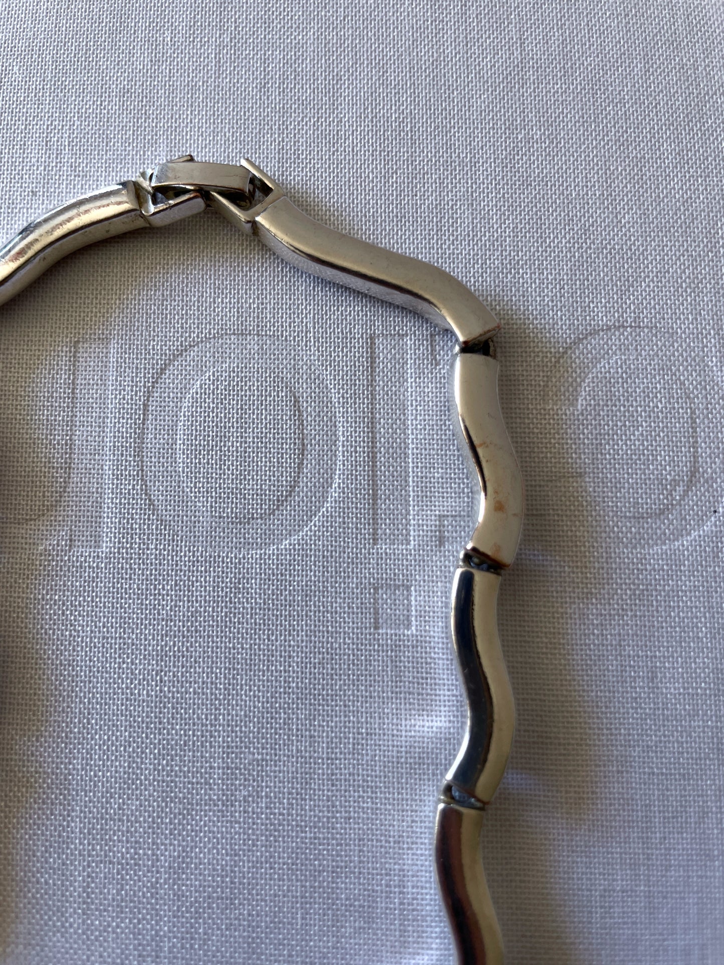 silver wavy rectangle chain necklace