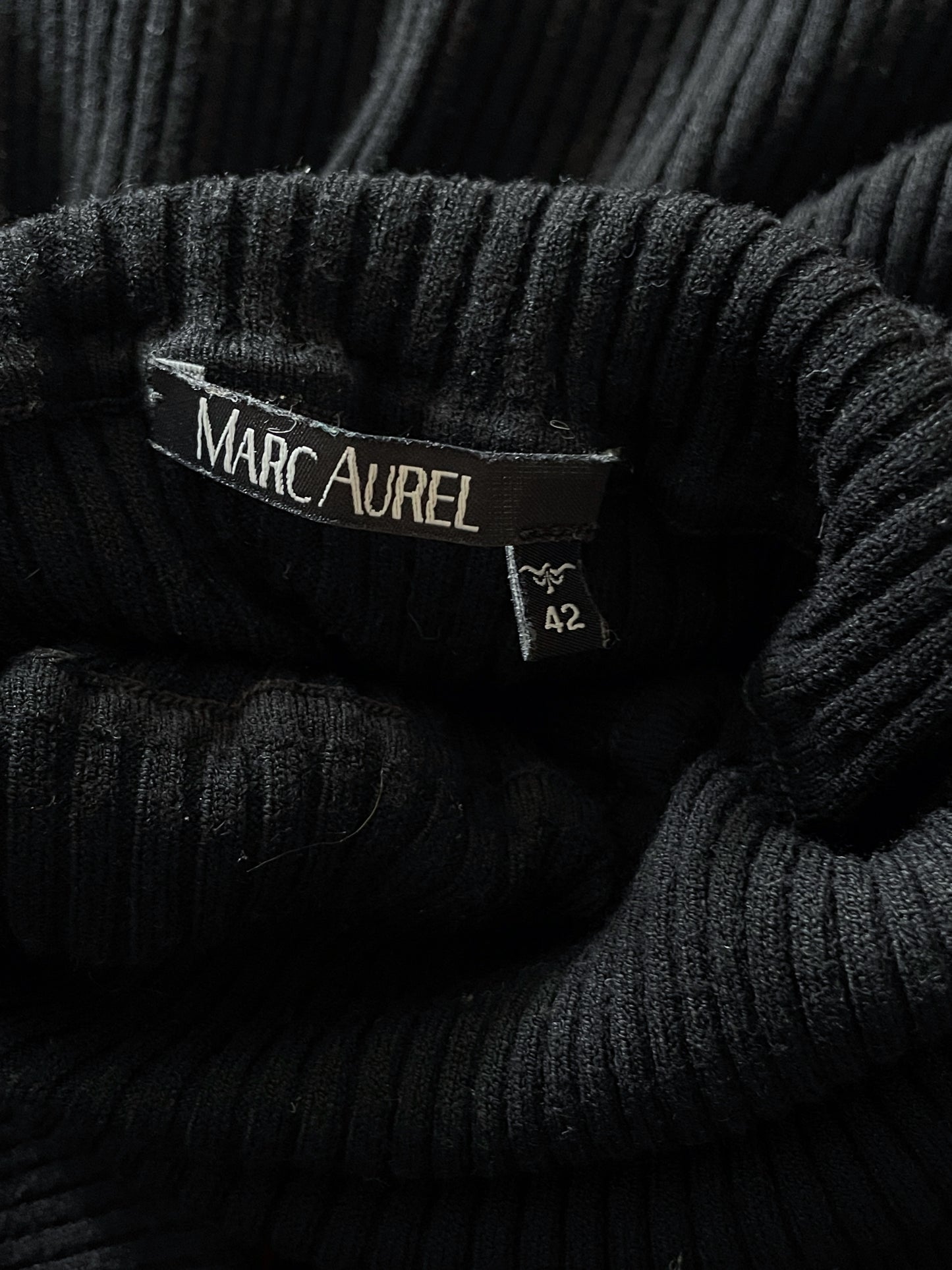 MARC AUREL wide sleeve rib top