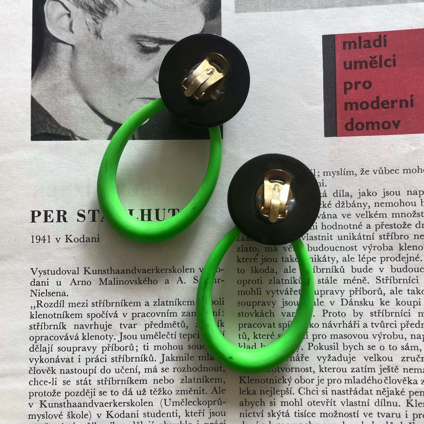 pop green earrings