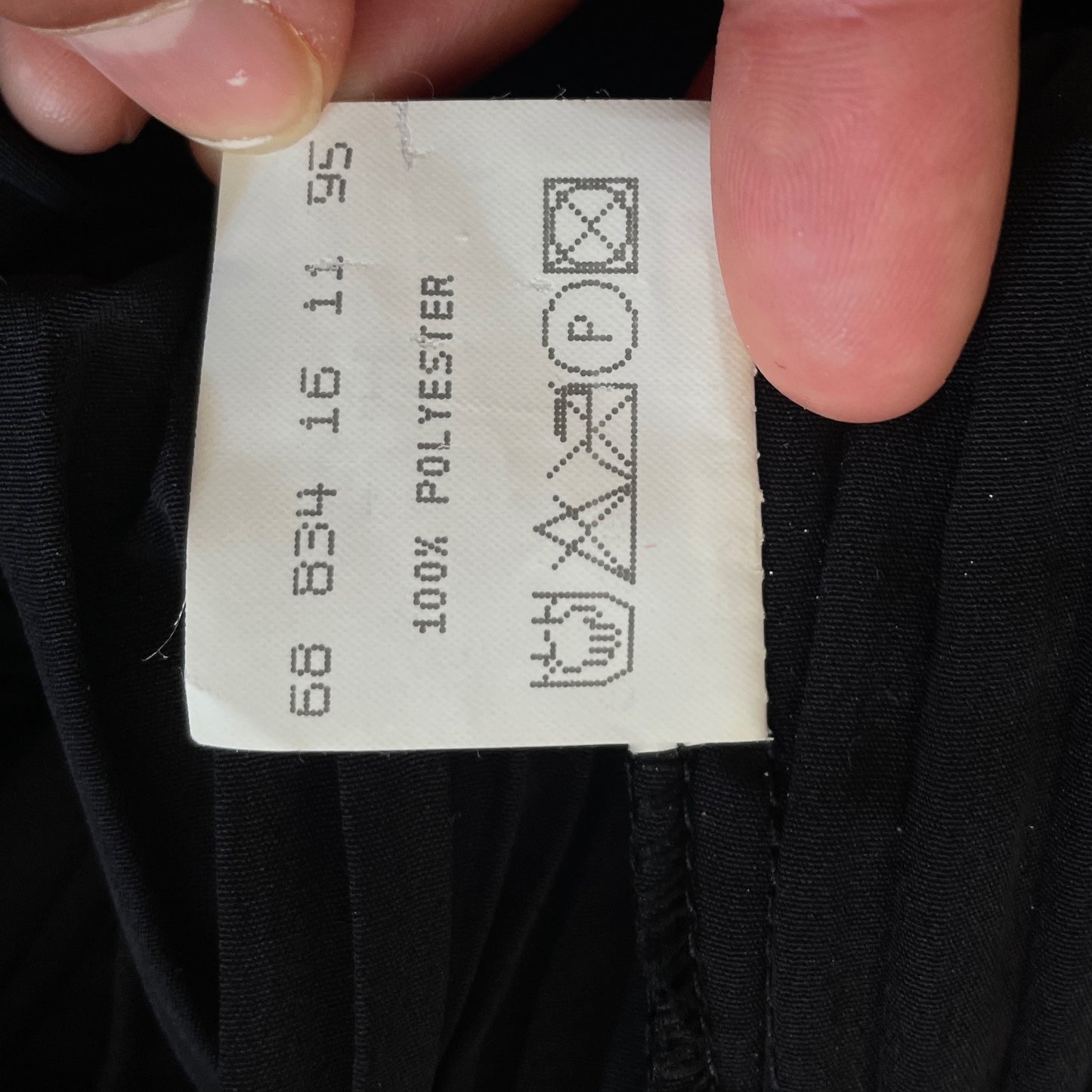 black pleated coool pants