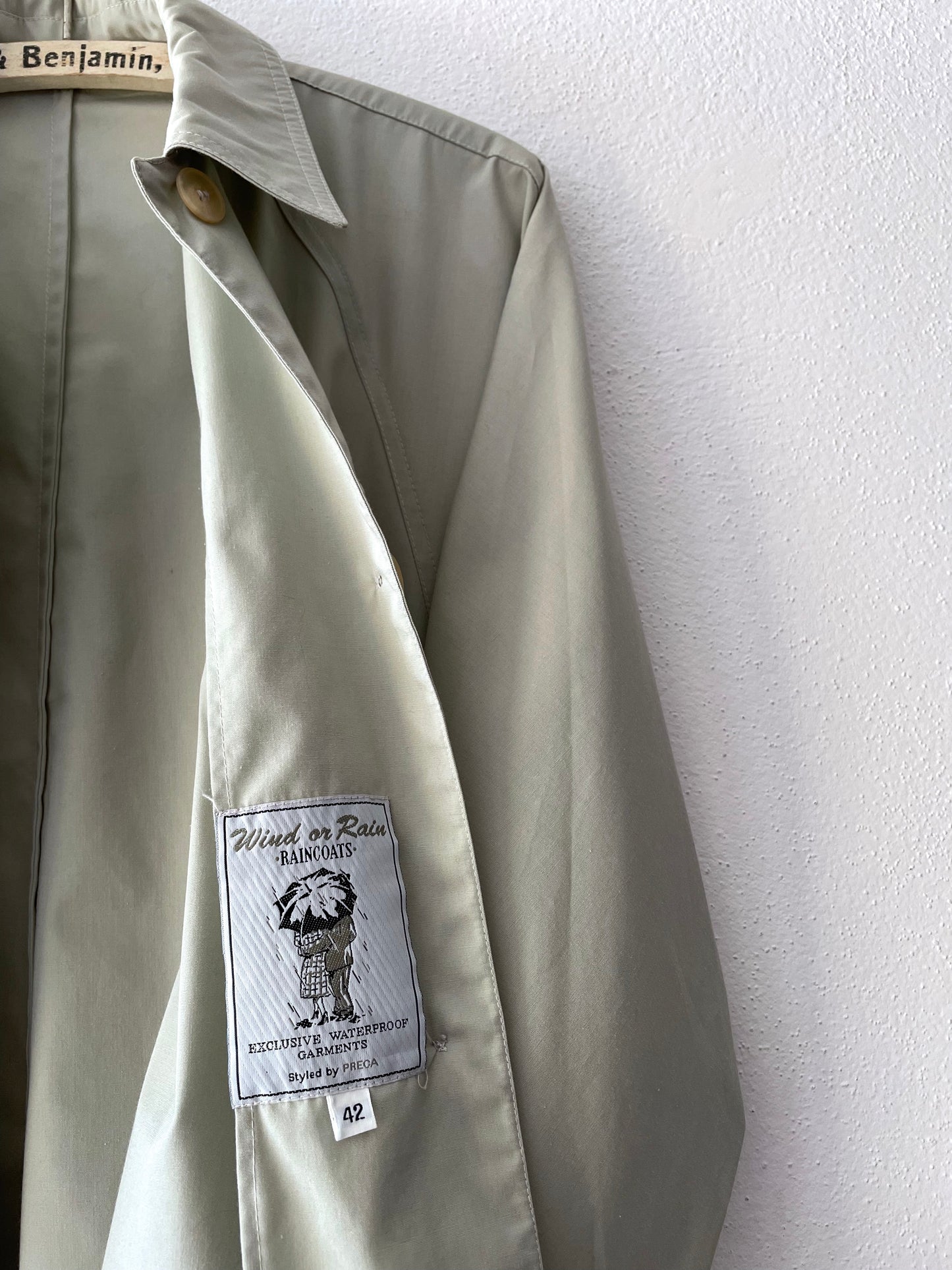 Wind on Rain modern gray raincoat Italy