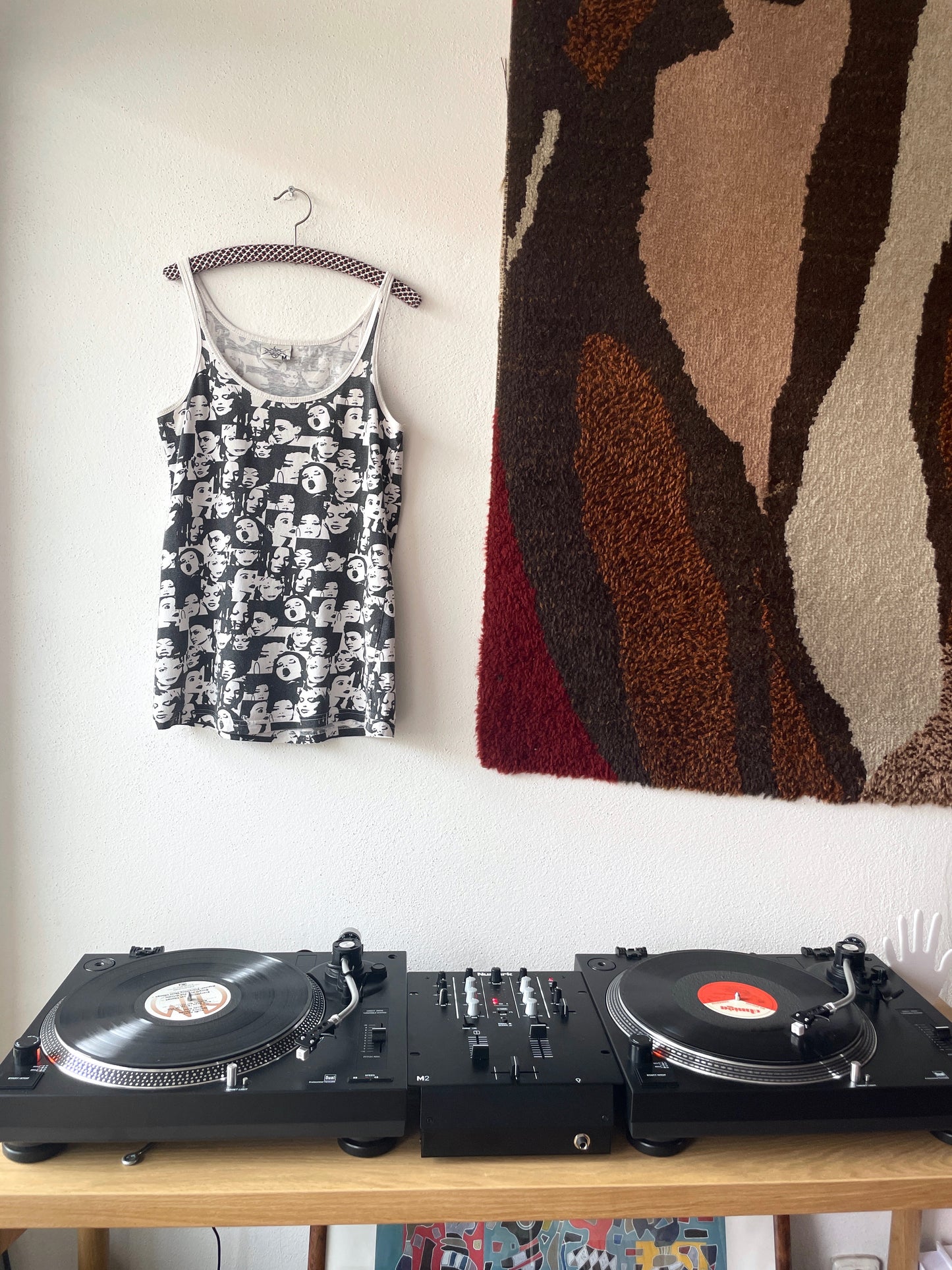 woman prints tank top