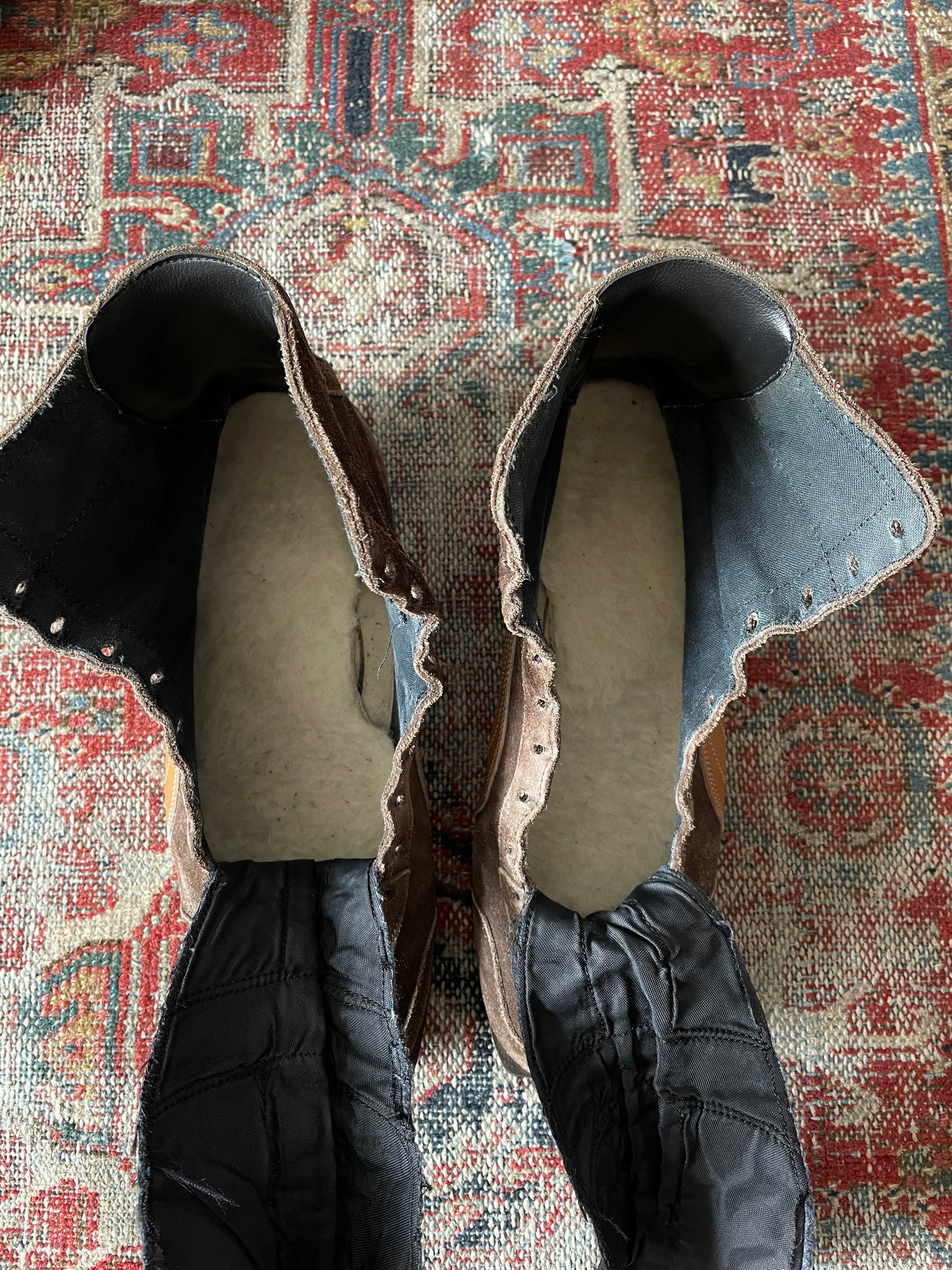 Unknown vintage Puma brown suède.