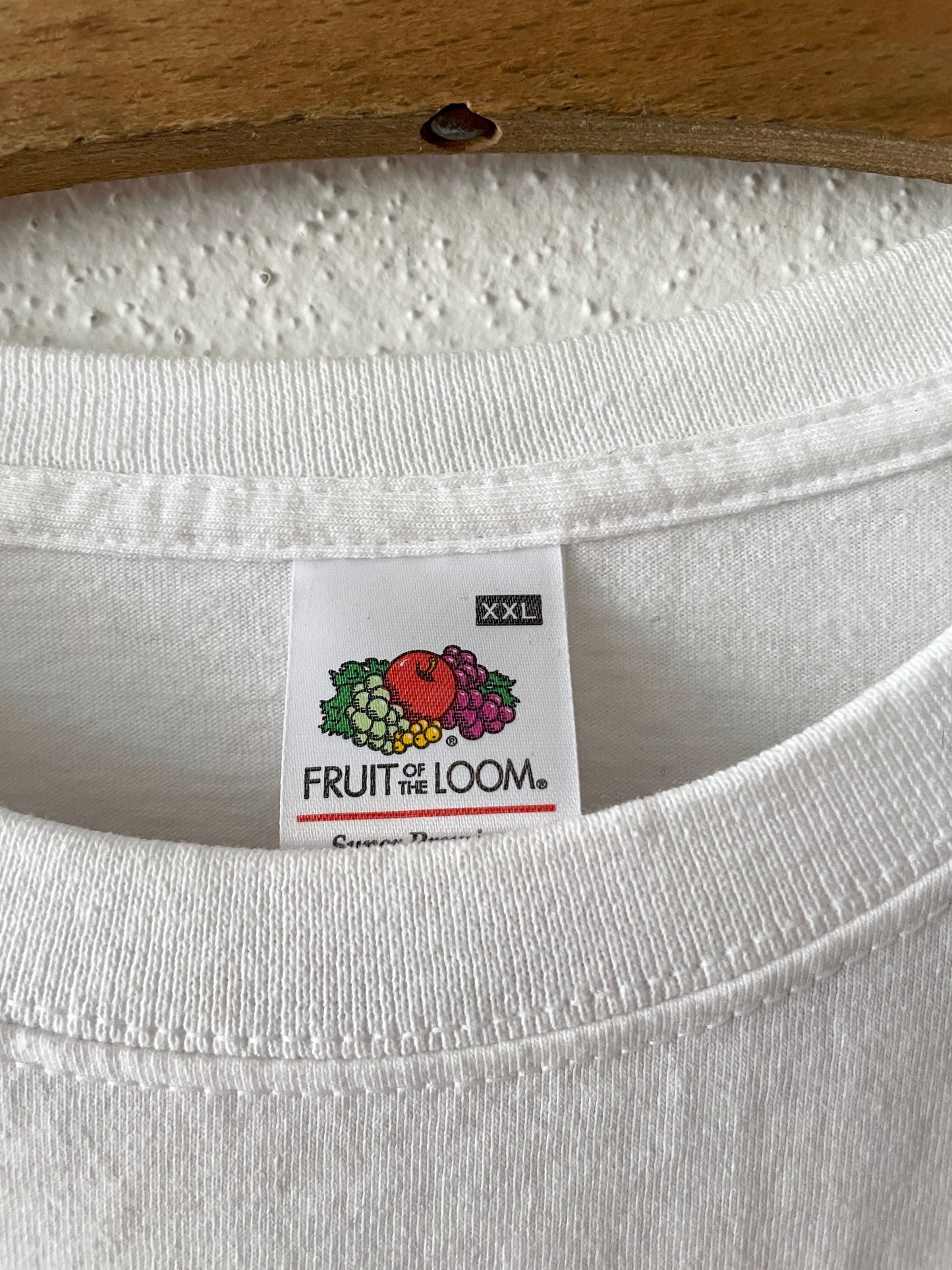 雑に切り抜かれた犬Tee