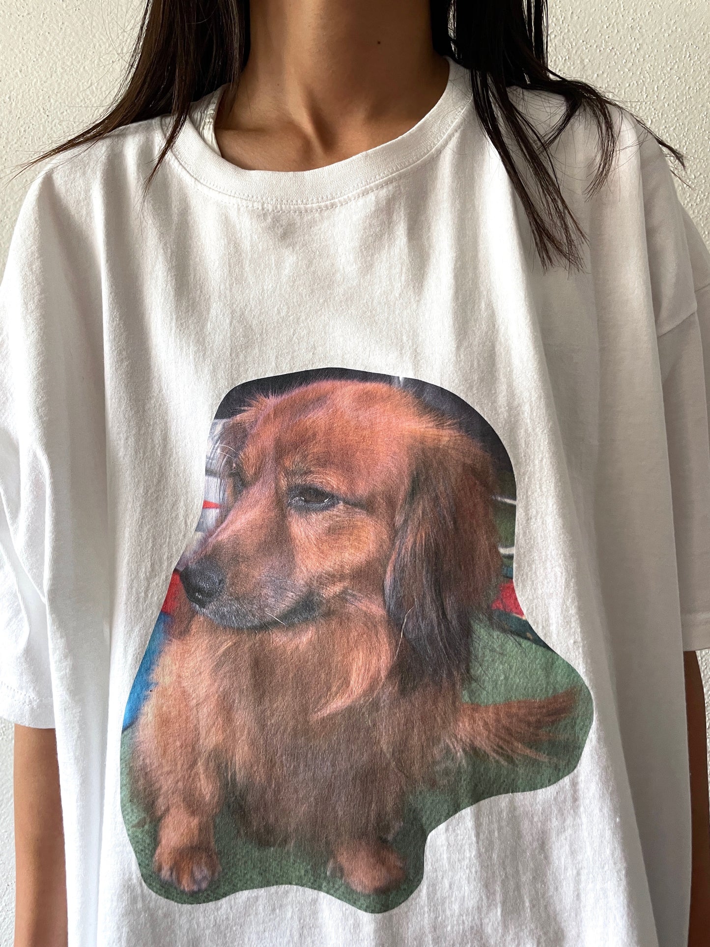 雑に切り抜かれた犬Tee