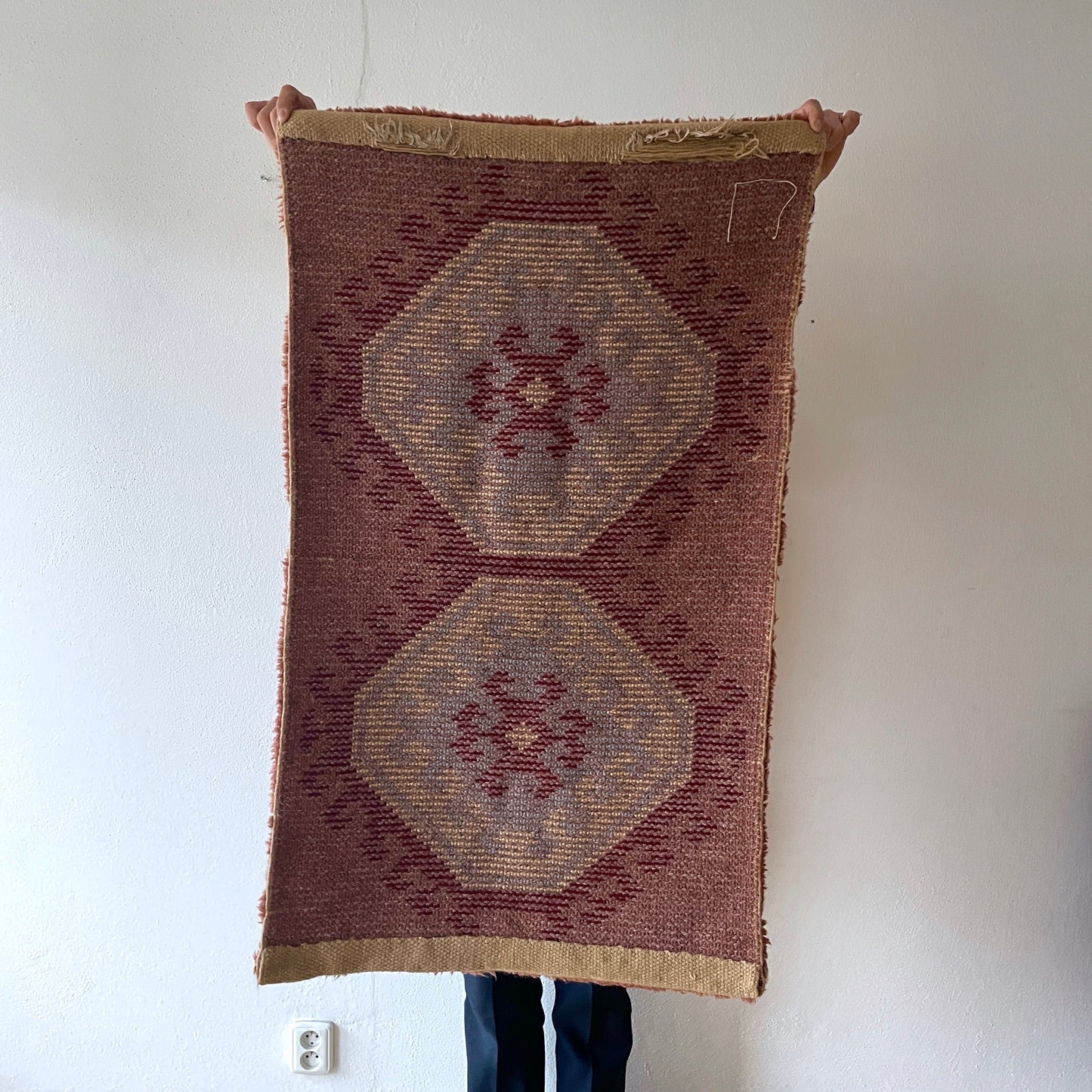 70s mod design pile rug