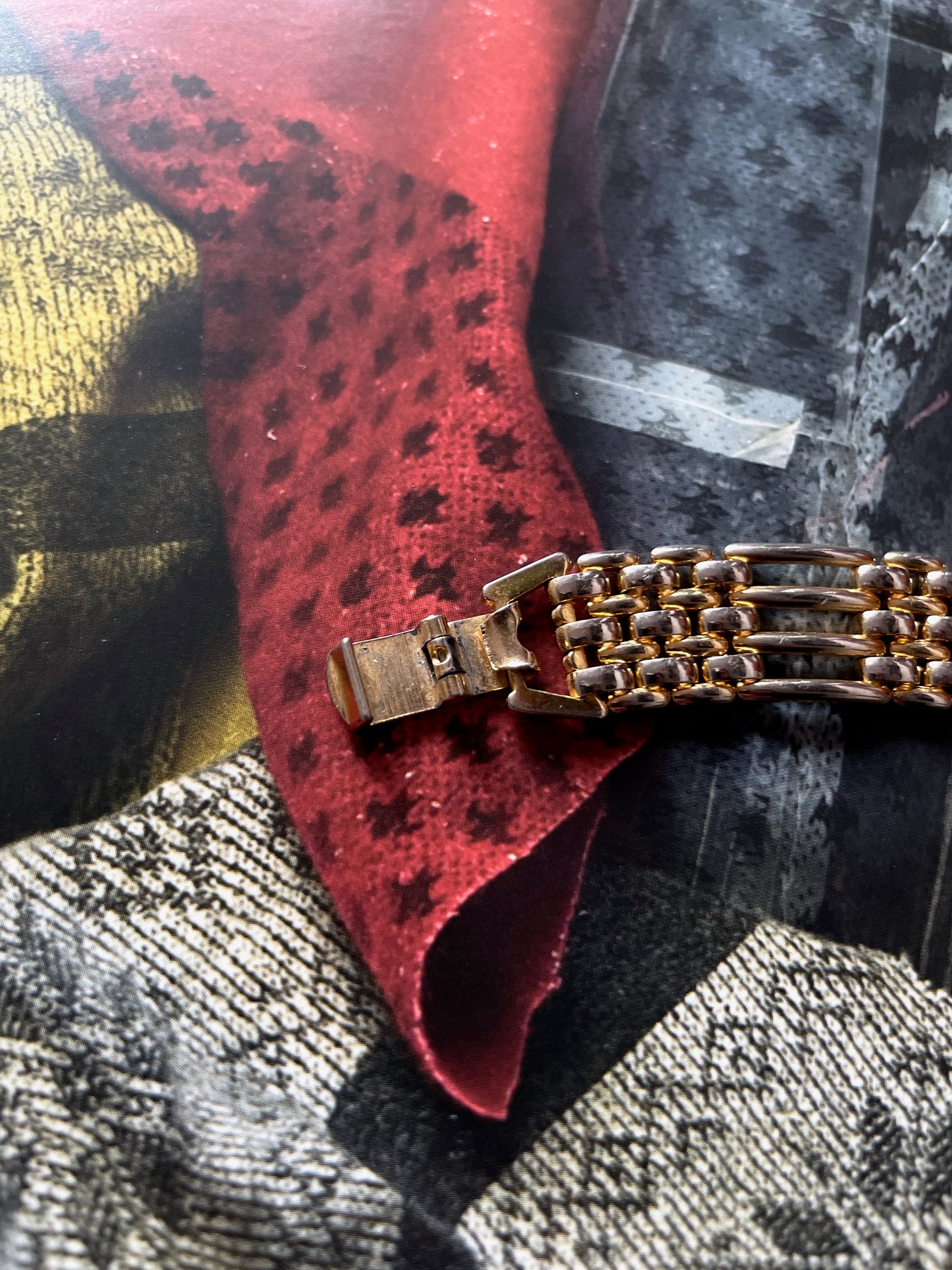 silver and gold mesh chain