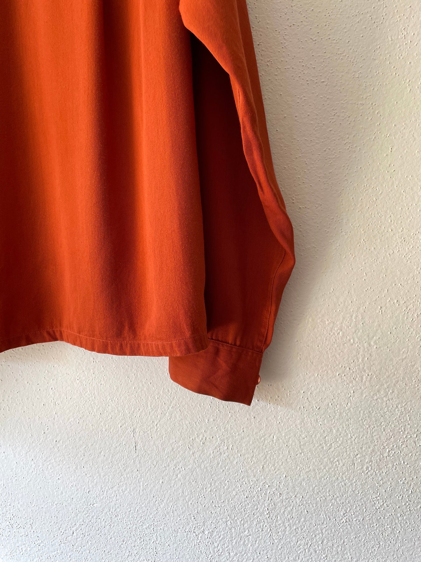 1950s Beautiful rayon shirt.