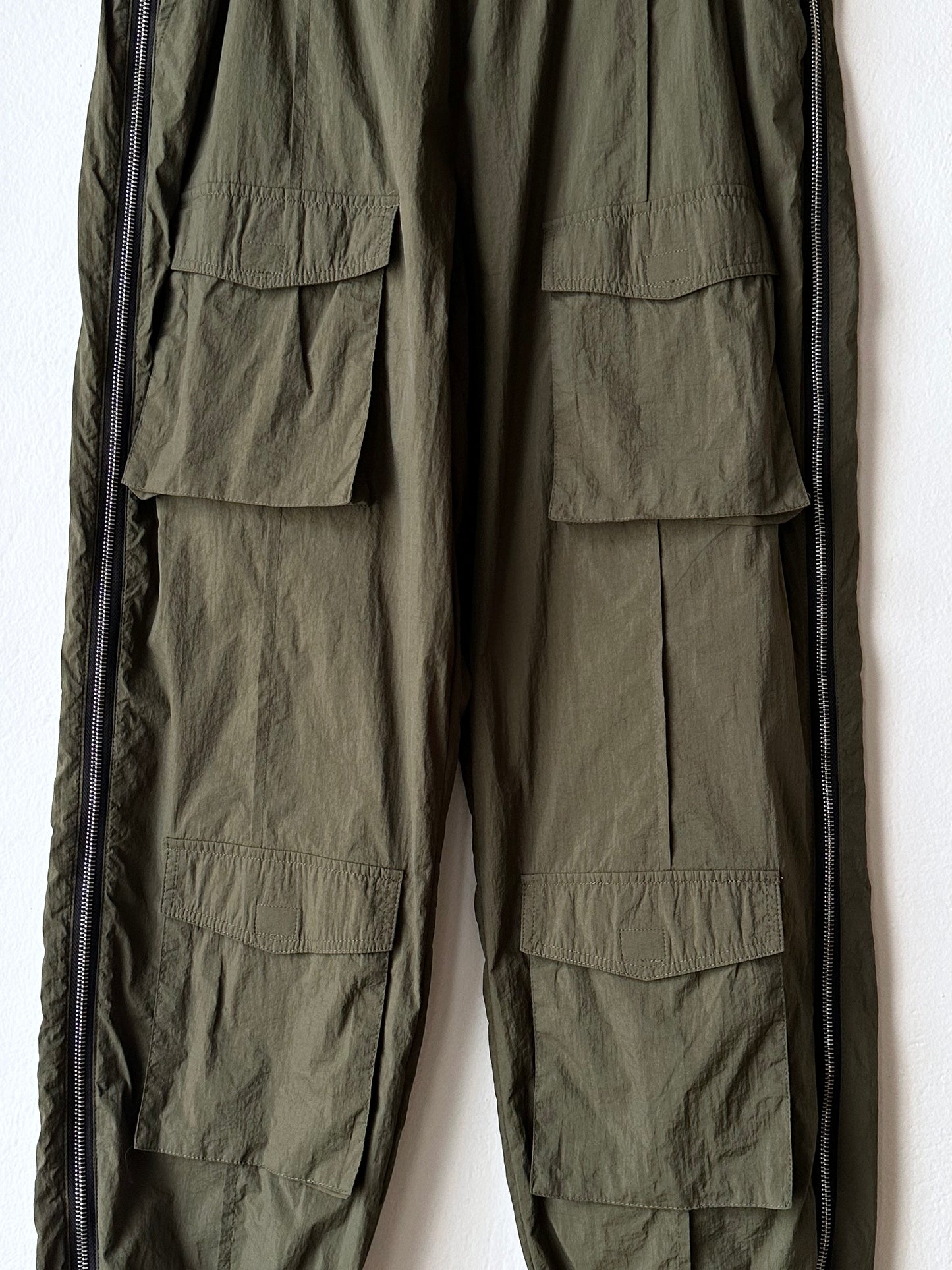 full-zip side nylon pants in olive W30-37