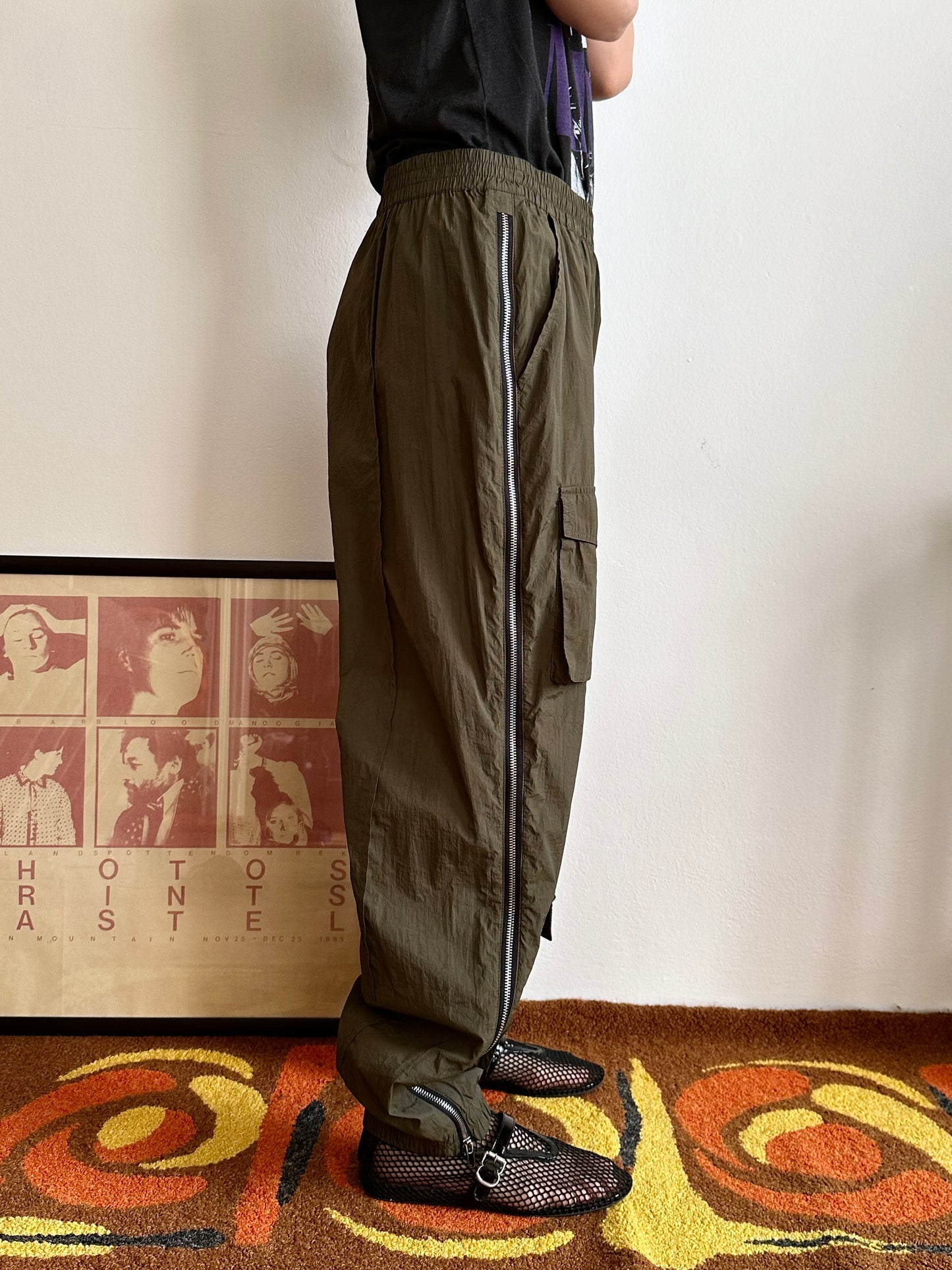 full-zip side nylon pants in olive W30-37