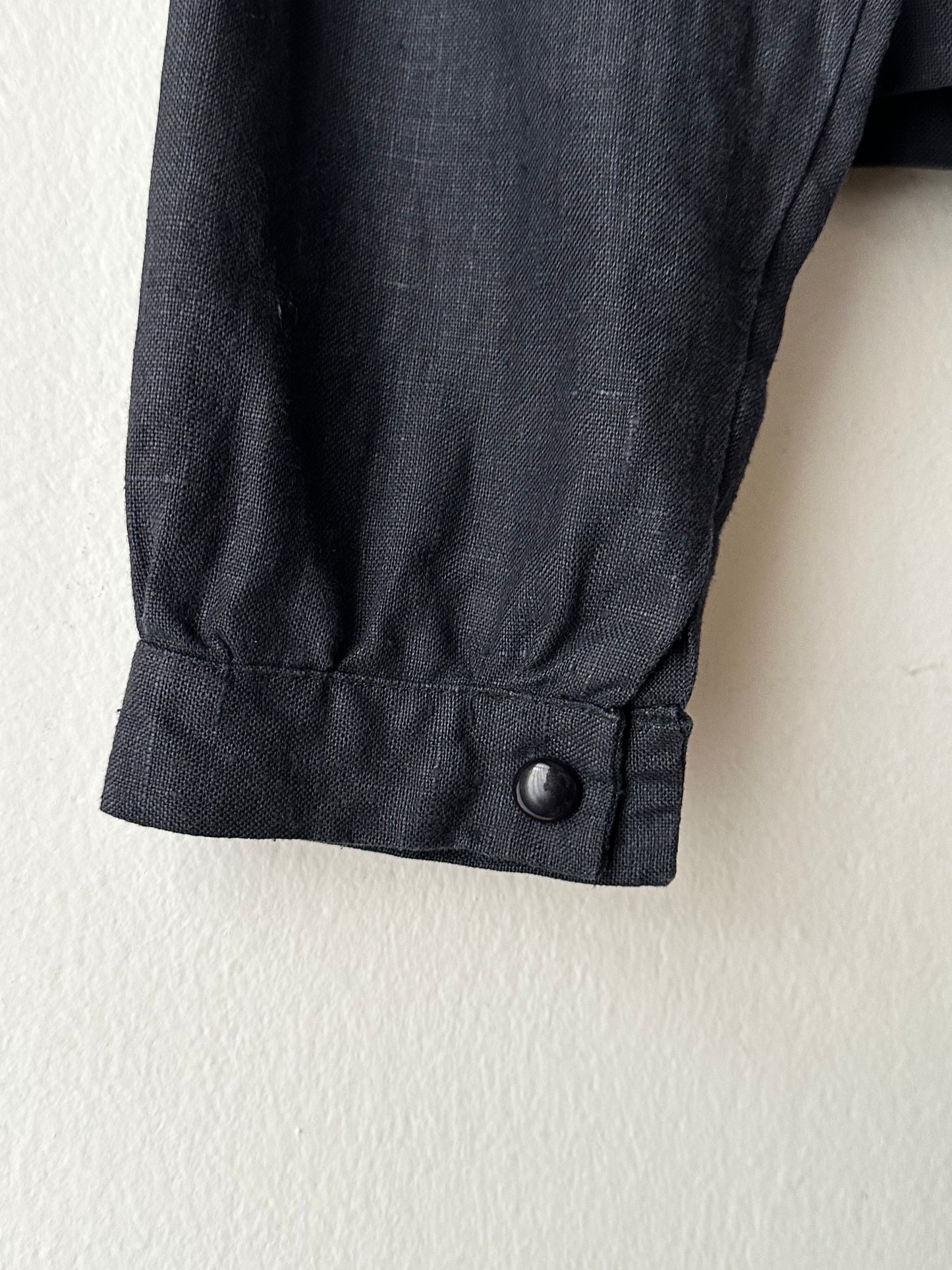 Superb black linen cropped shirt
