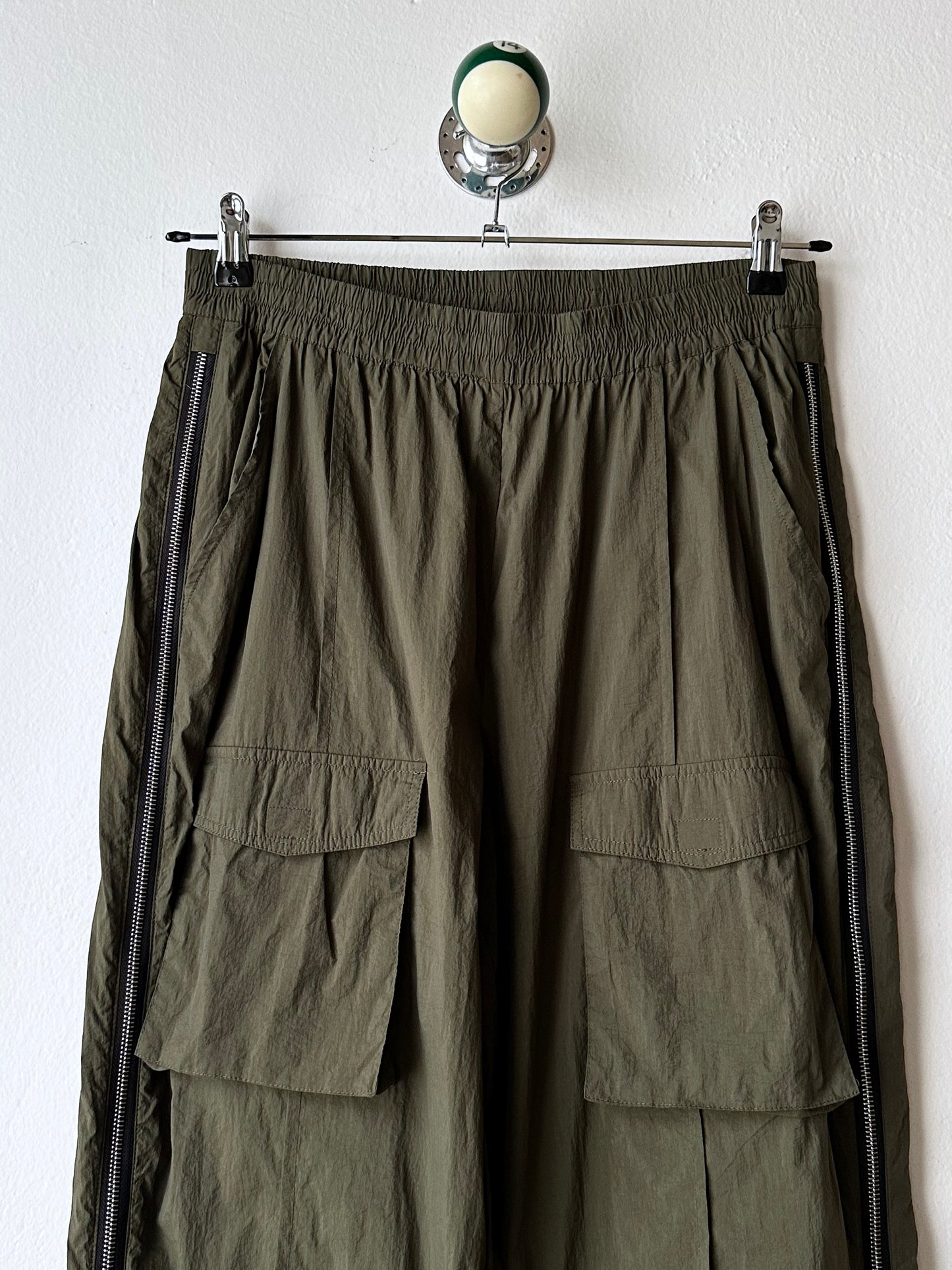 full-zip side nylon pants in olive W30-37