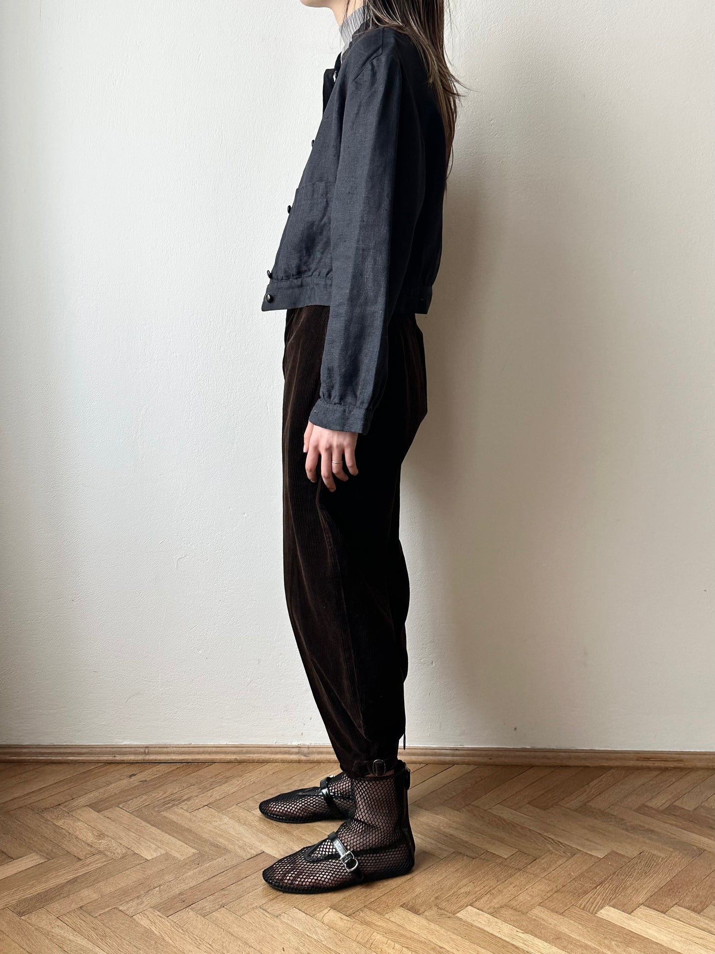 Superb black linen cropped shirt