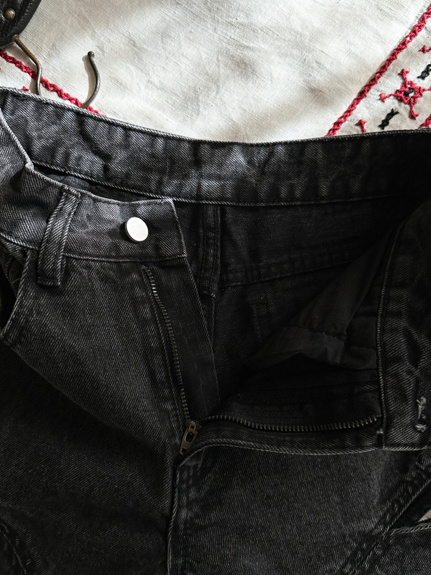 Thigh slash black denim W26