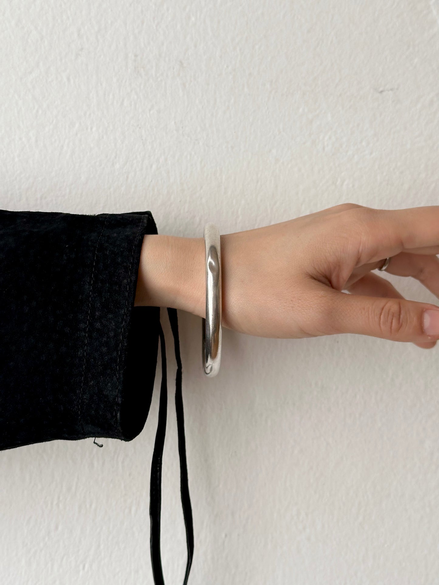 sterling silver complete round bangle