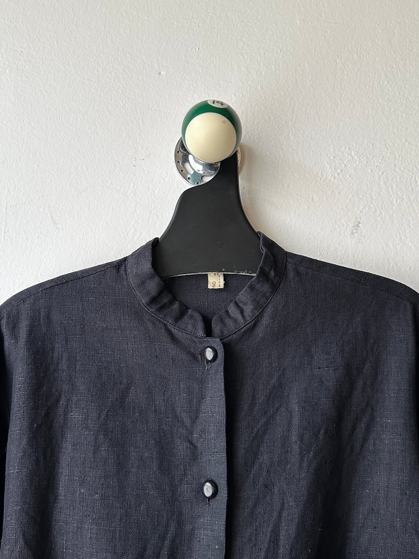 Superb black linen cropped shirt