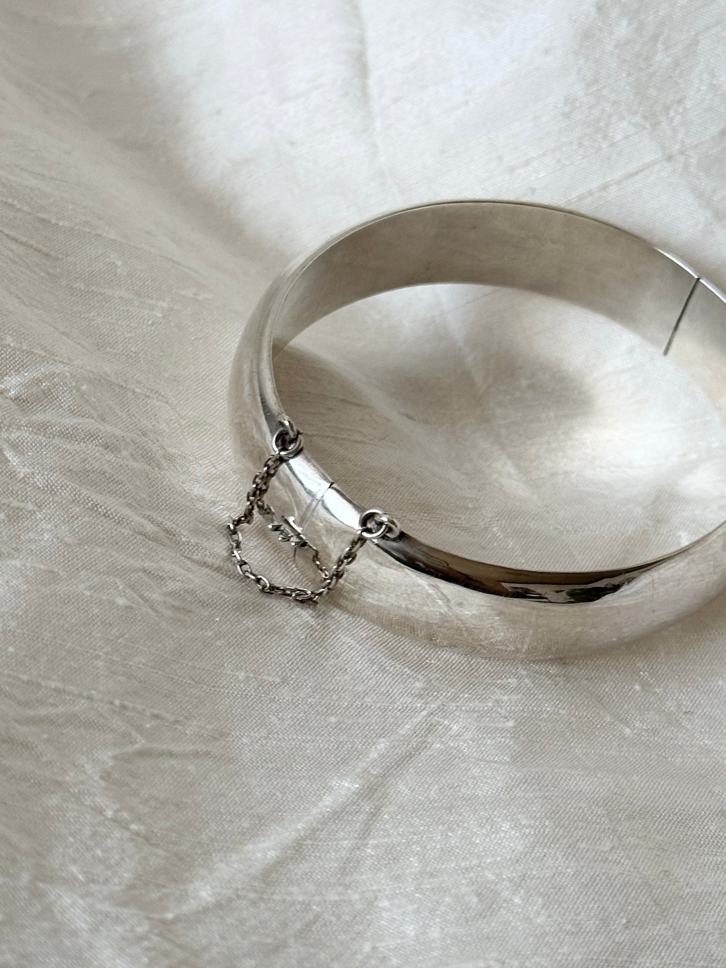 Sterling silver plump bangle