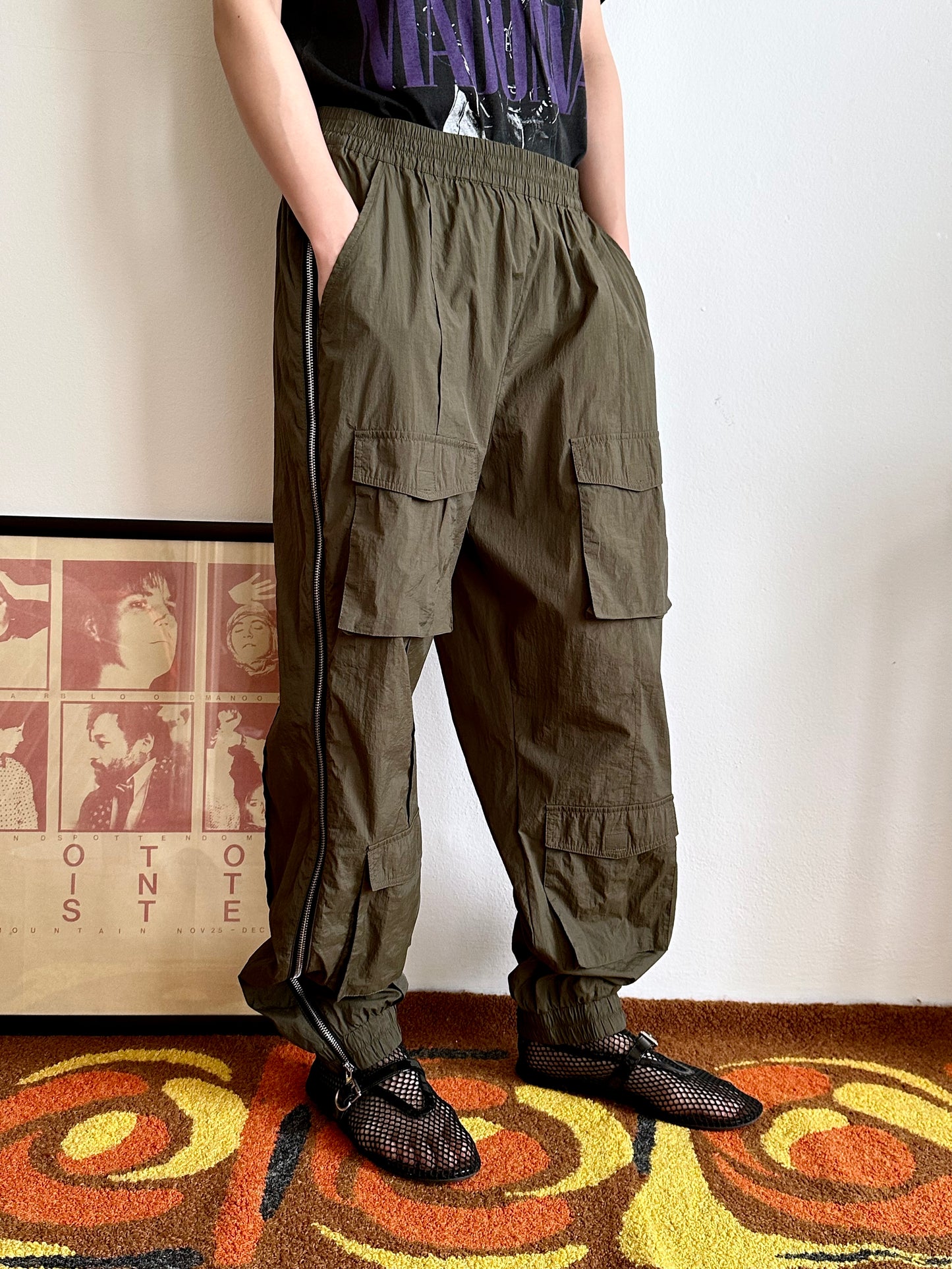 full-zip side nylon pants in olive W30-37