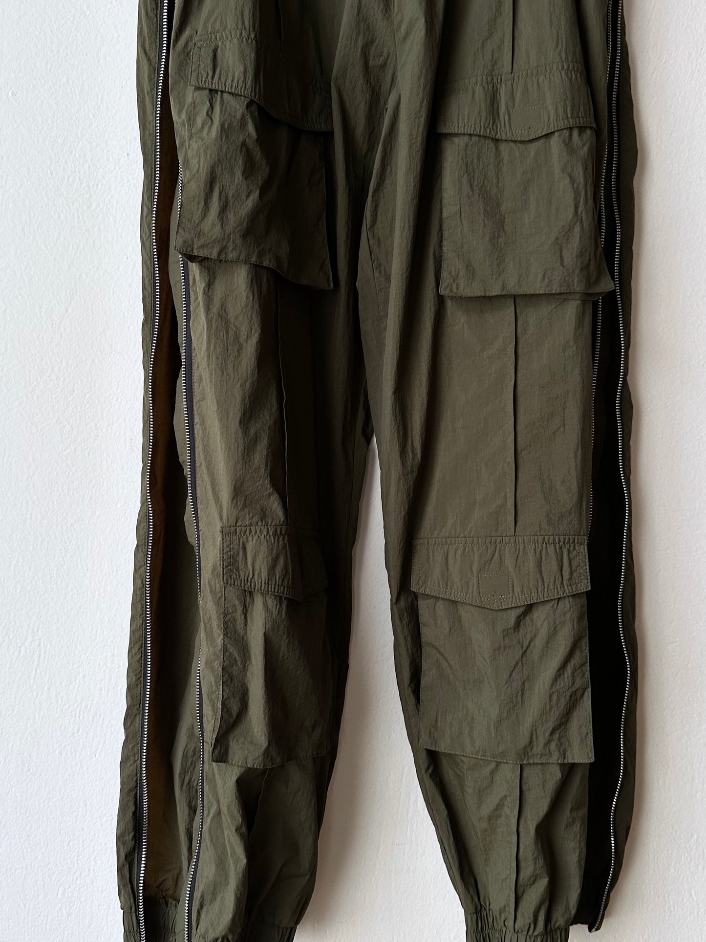 full-zip side nylon pants in olive W30-37