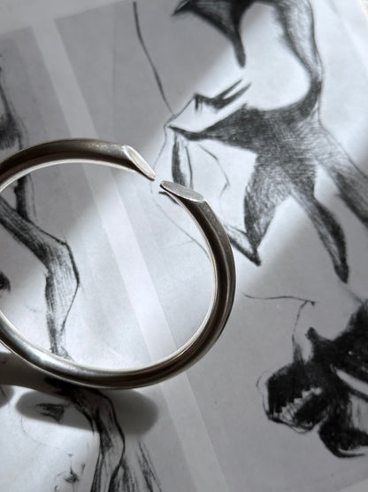 sterling silver incomplete round bangle