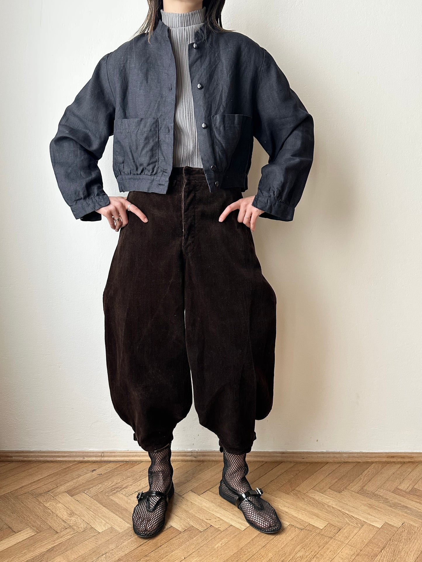 Superb black linen cropped shirt