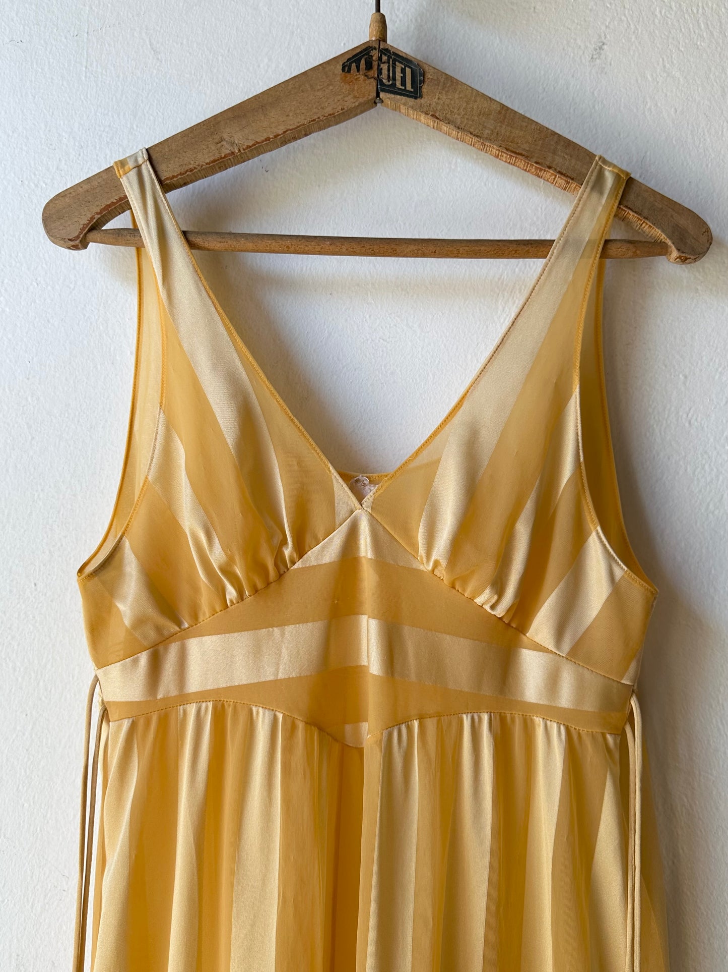 80s France beach parasol dress