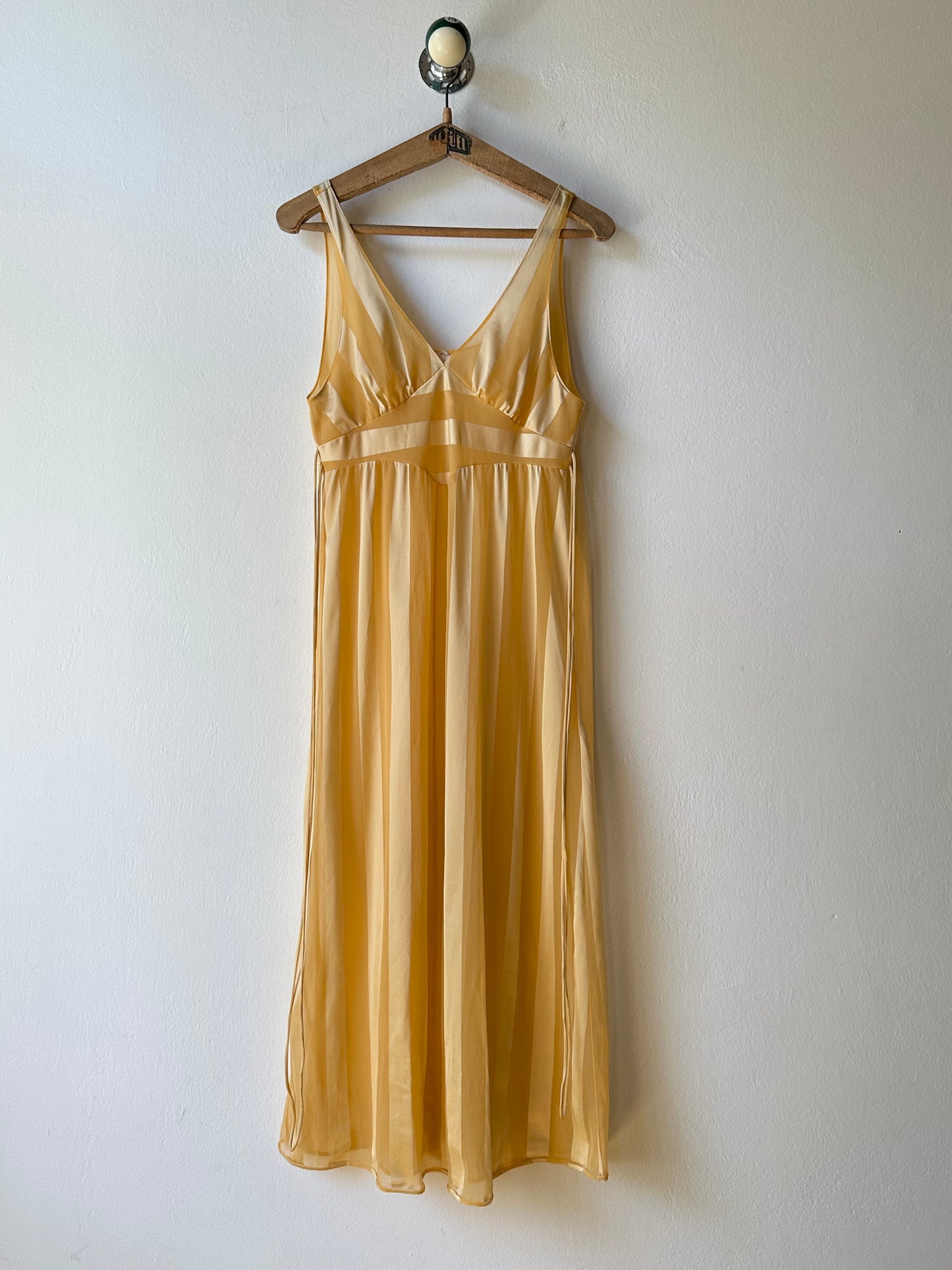 80s France beach parasol dress