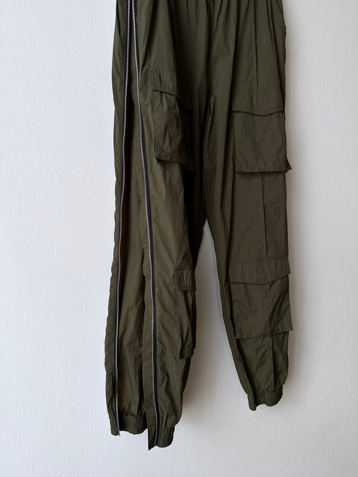 full-zip side nylon pants in olive W30-37
