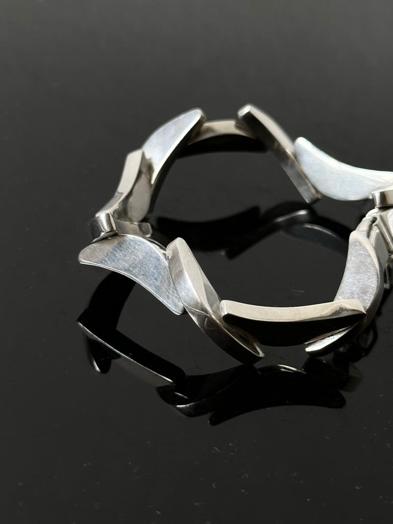 Polish special constructive bracelet