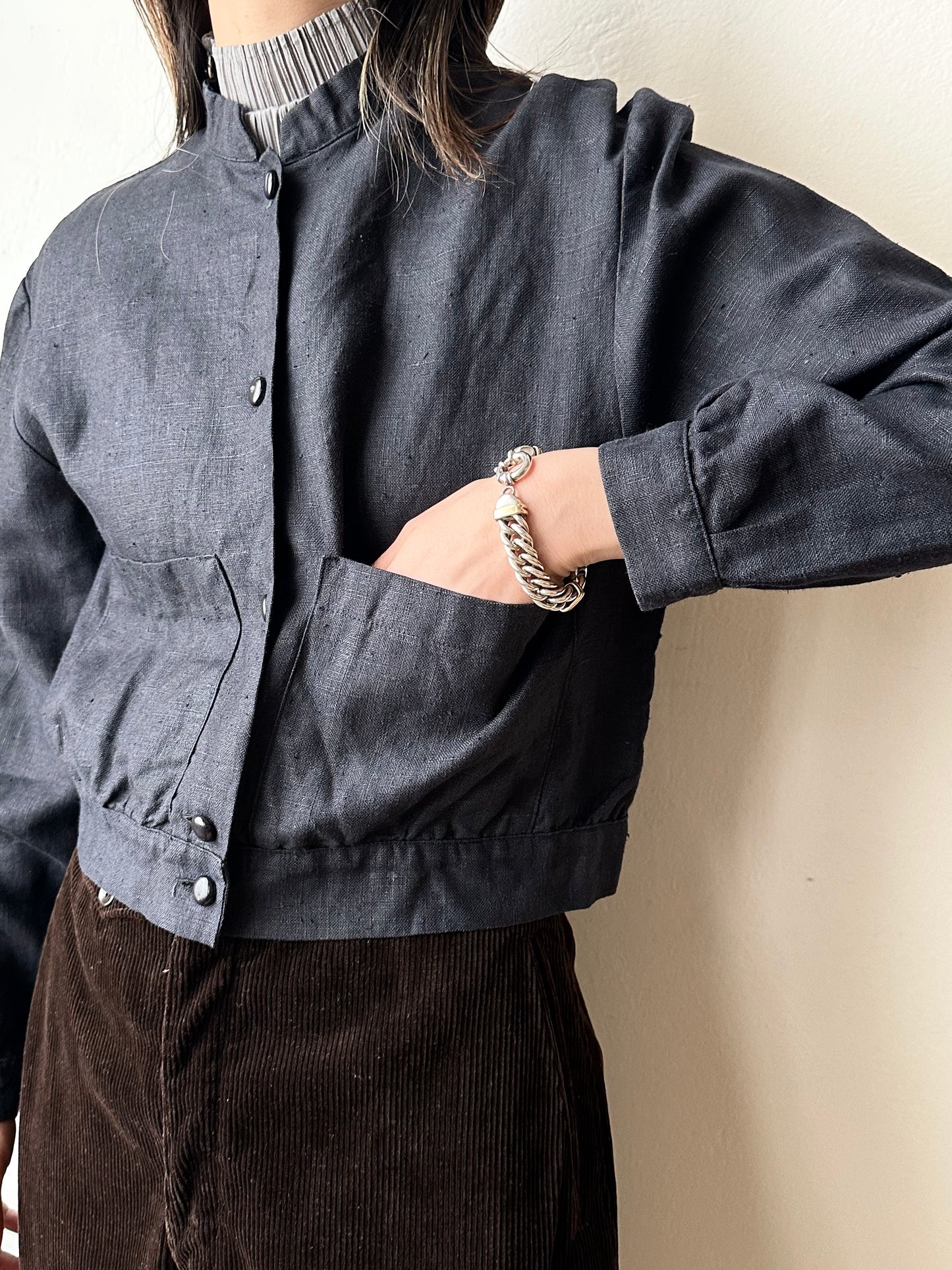 Superb black linen cropped shirt