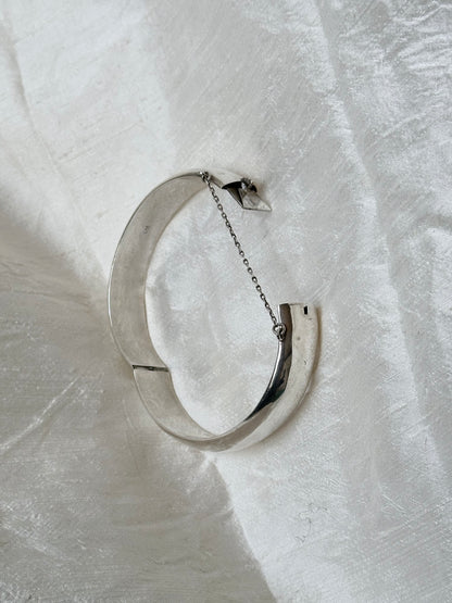 Sterling silver plump bangle