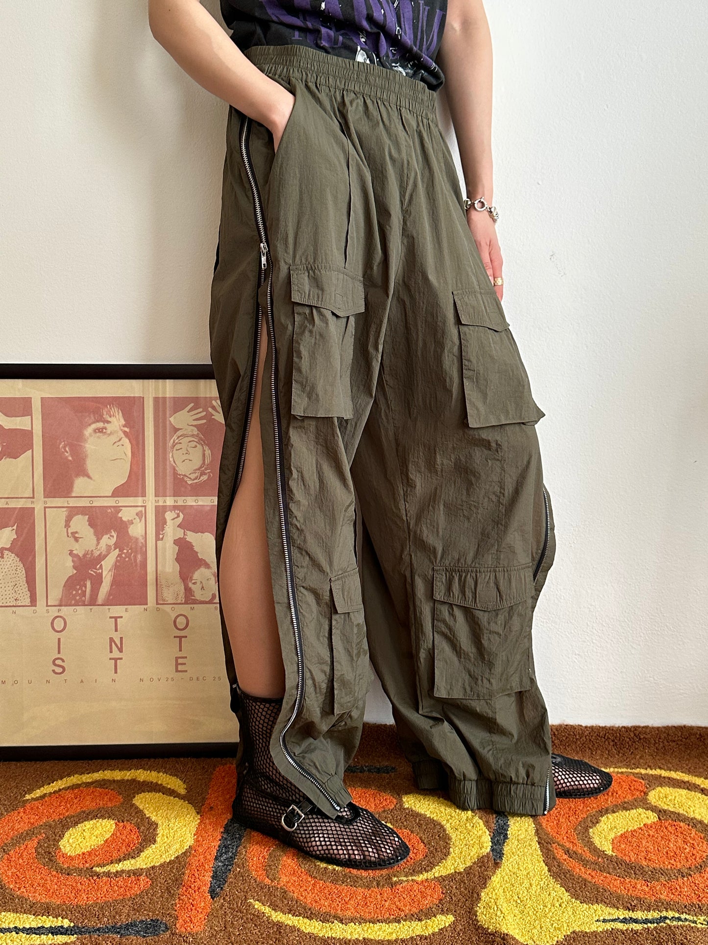full-zip side nylon pants in olive W30-37