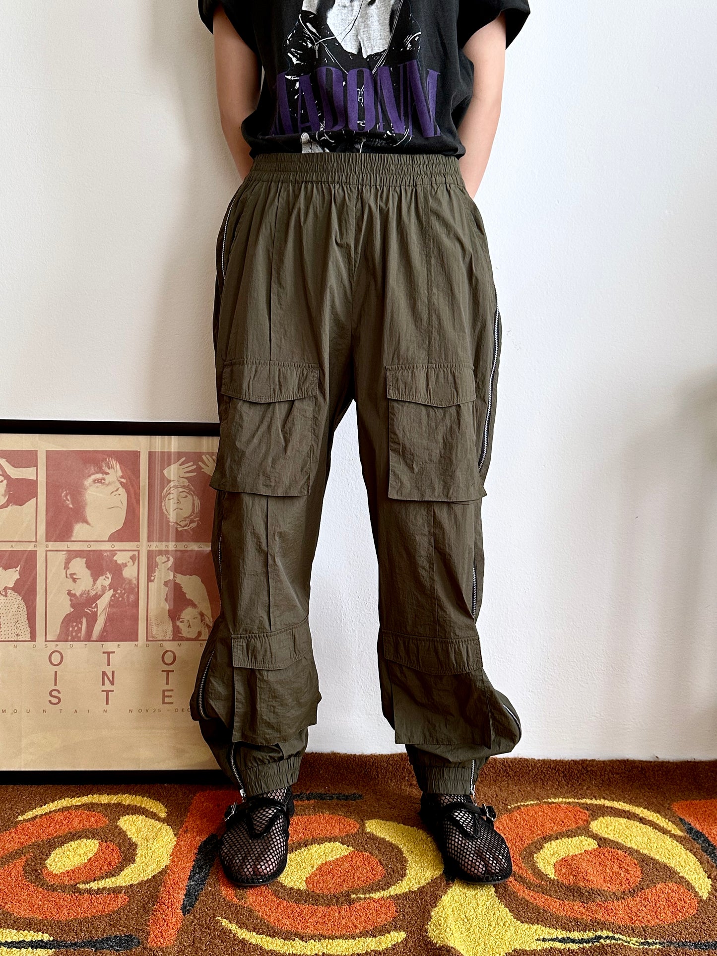 full-zip side nylon pants in olive W30-37