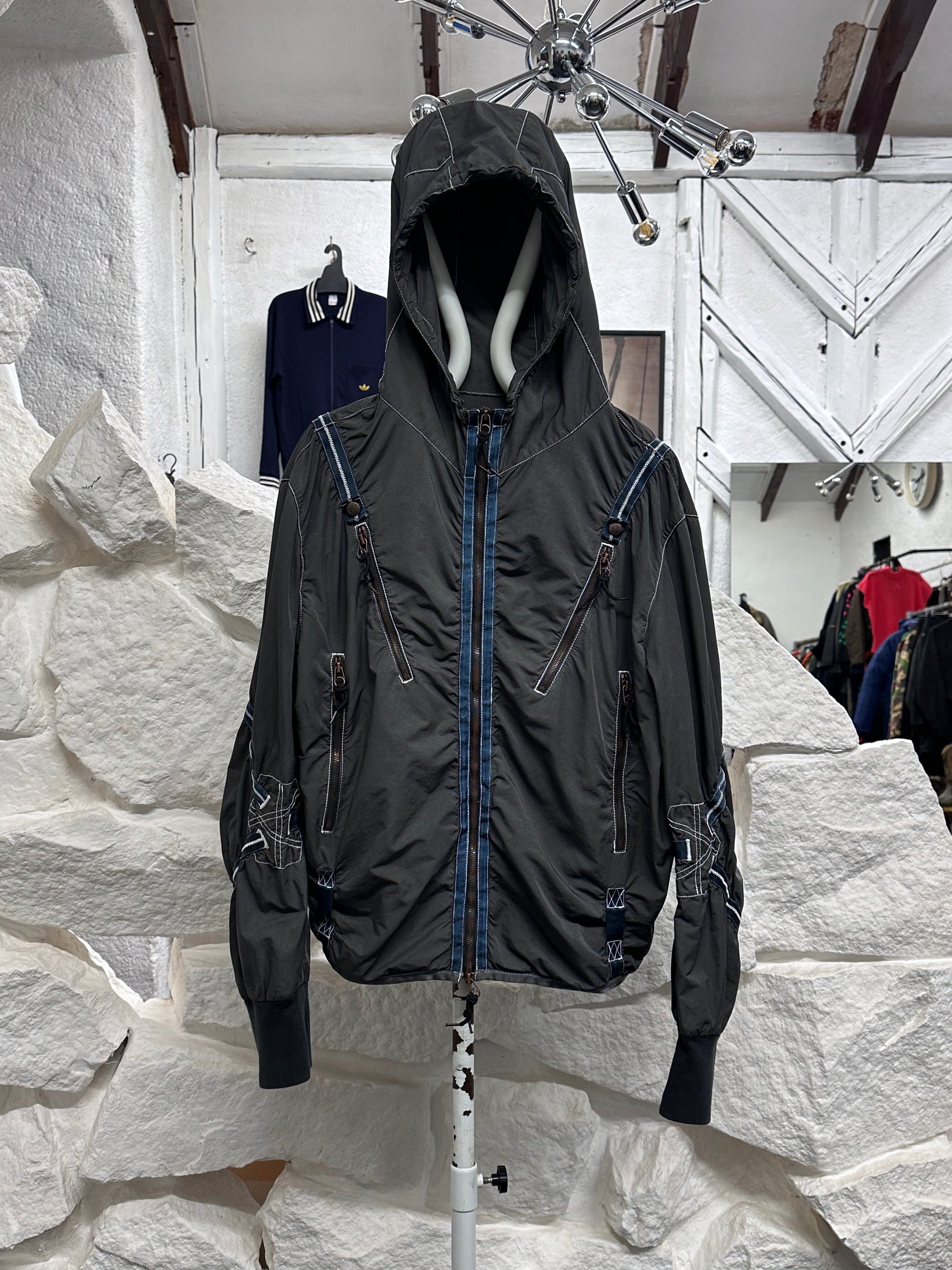 JET SET Toto Praha Vintage clothing store Antique shop プラハ 古着屋 古着 Black 黒 Prague Vintage ヴィンテージ