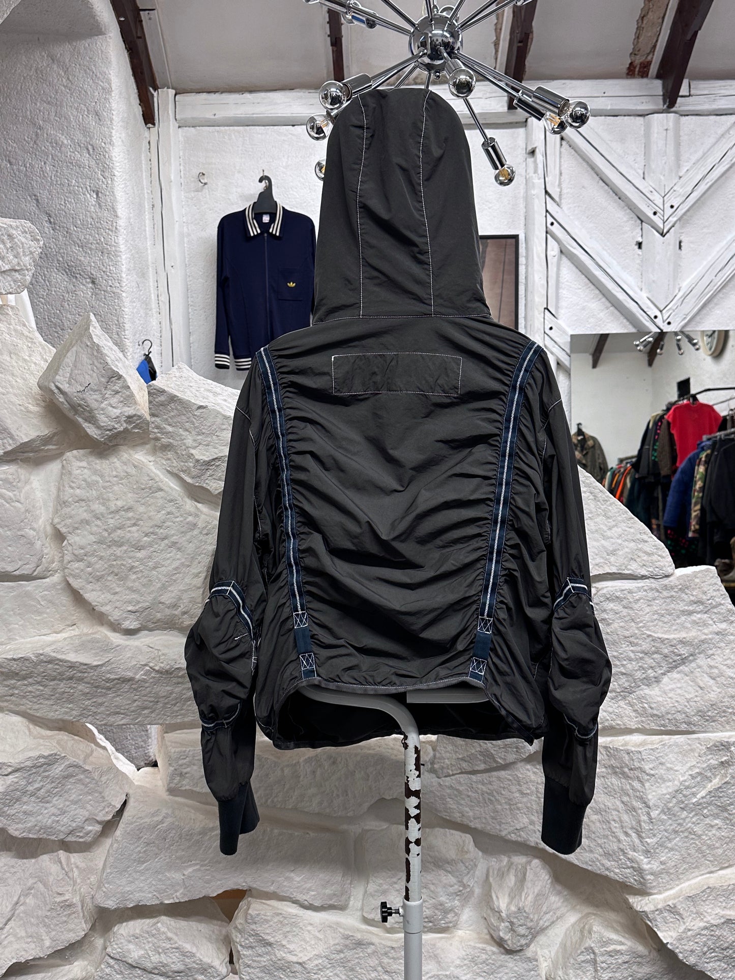 JET SET Toto Praha Vintage clothing store Antique shop プラハ 古着屋 古着 Black 黒 Prague Vintage ヴィンテージ