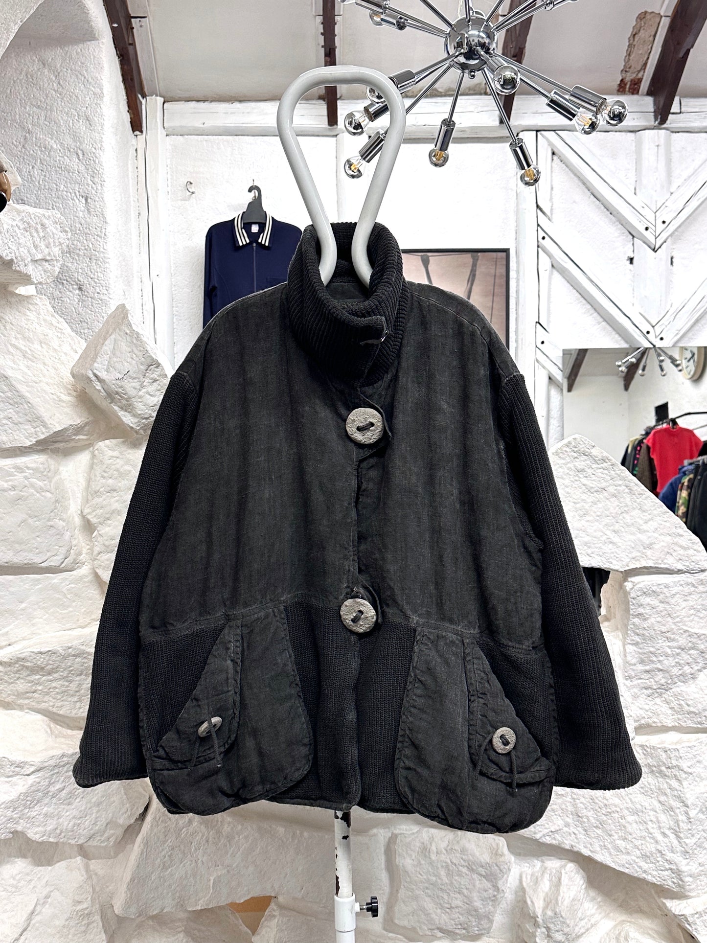 Toto Praha Vintage clothing store Antique shop プラハ 古着屋 古着 Black 黒 Prague Vintage ヴィンテージ ユーロ古着  ヨーロッパ古着 ユーロヴィンテージ