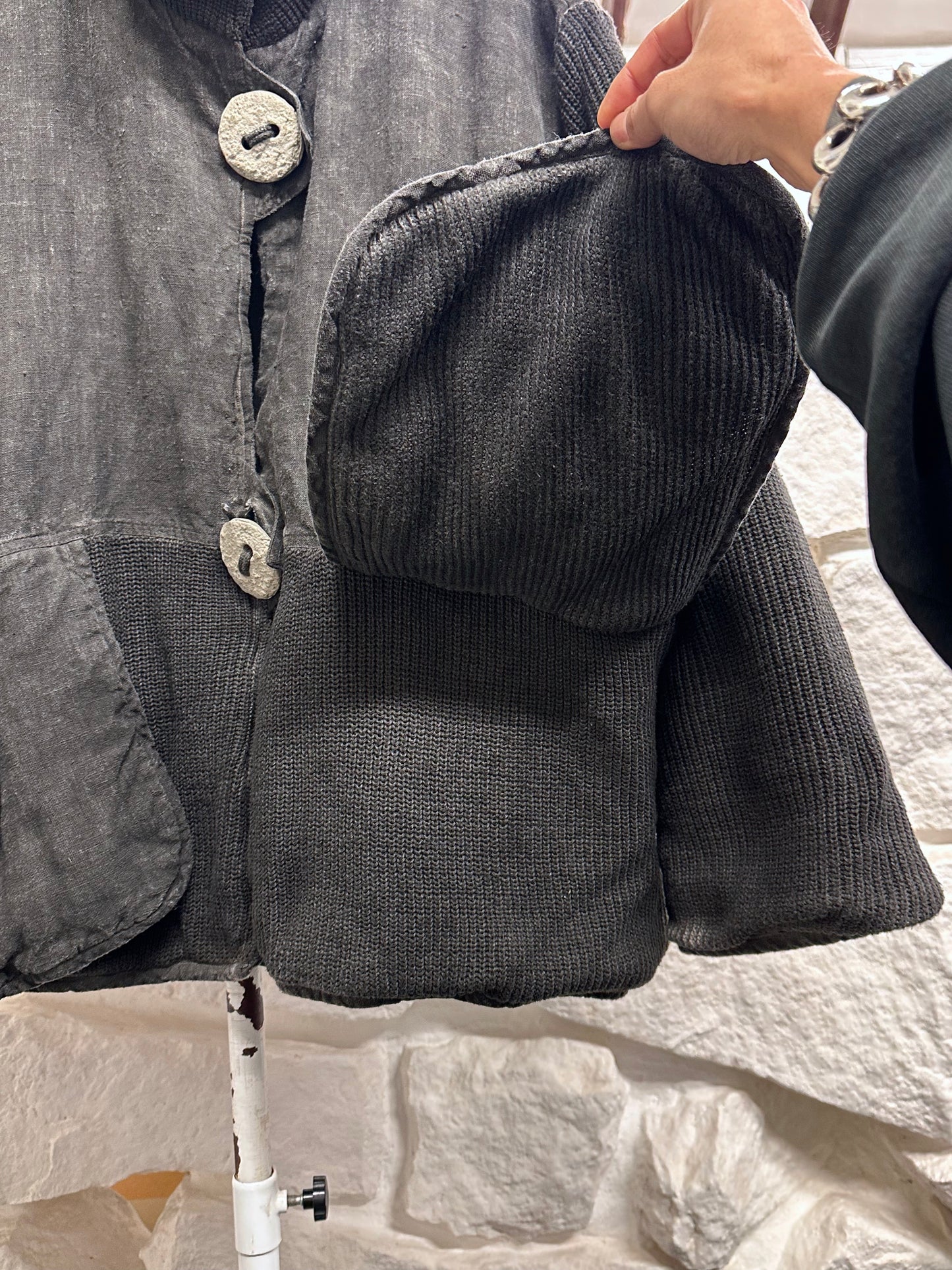 Toto Praha Vintage clothing store Antique shop プラハ 古着屋 古着 Black 黒 Prague Vintage ヴィンテージ ユーロ古着  ヨーロッパ古着 ユーロヴィンテージ