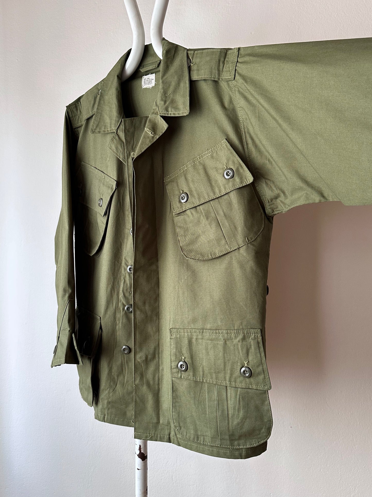 1964s US army jungle fatigue jacket , Dead stock
